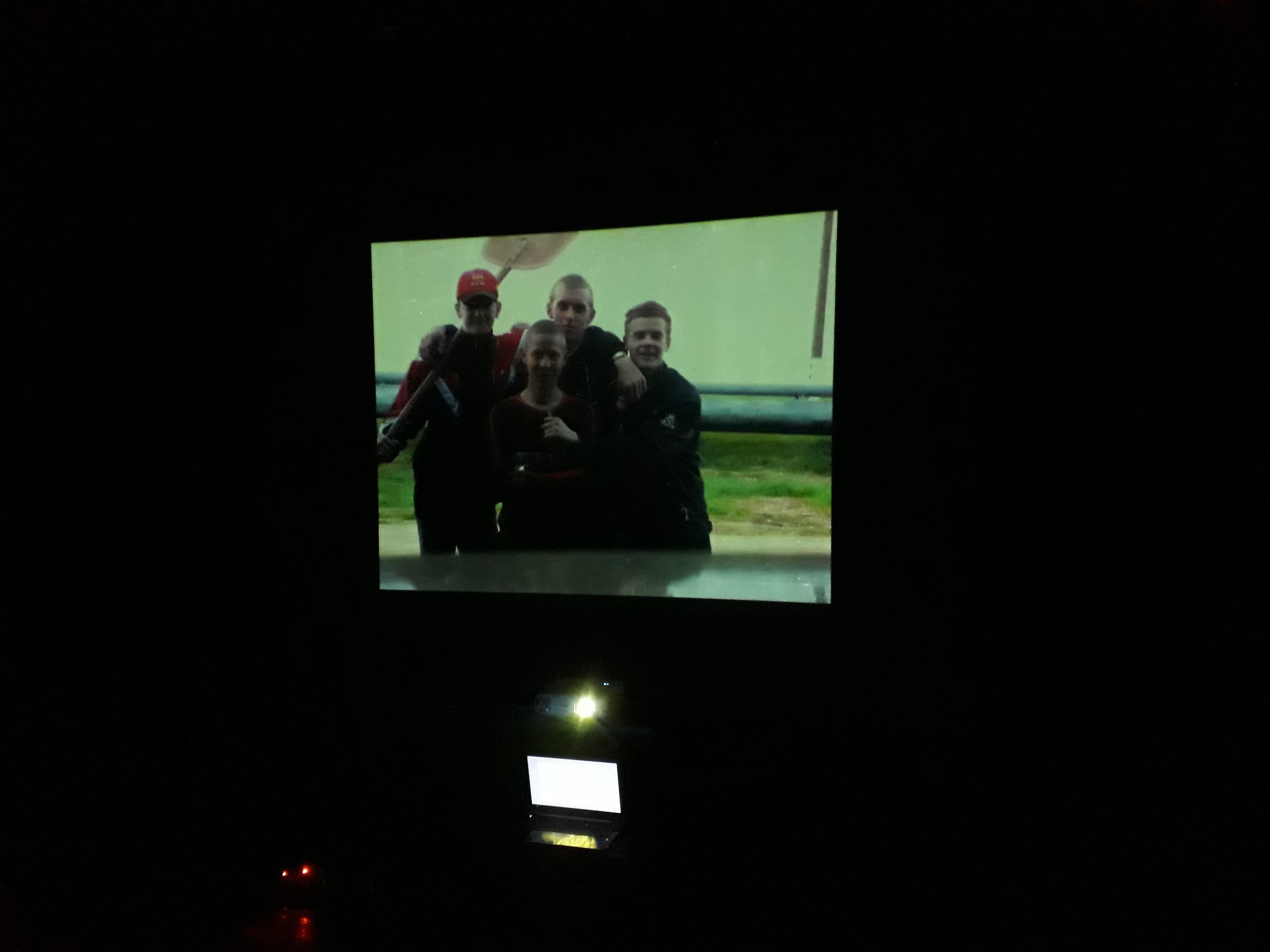 Installation views. Künstler Verstecktoff