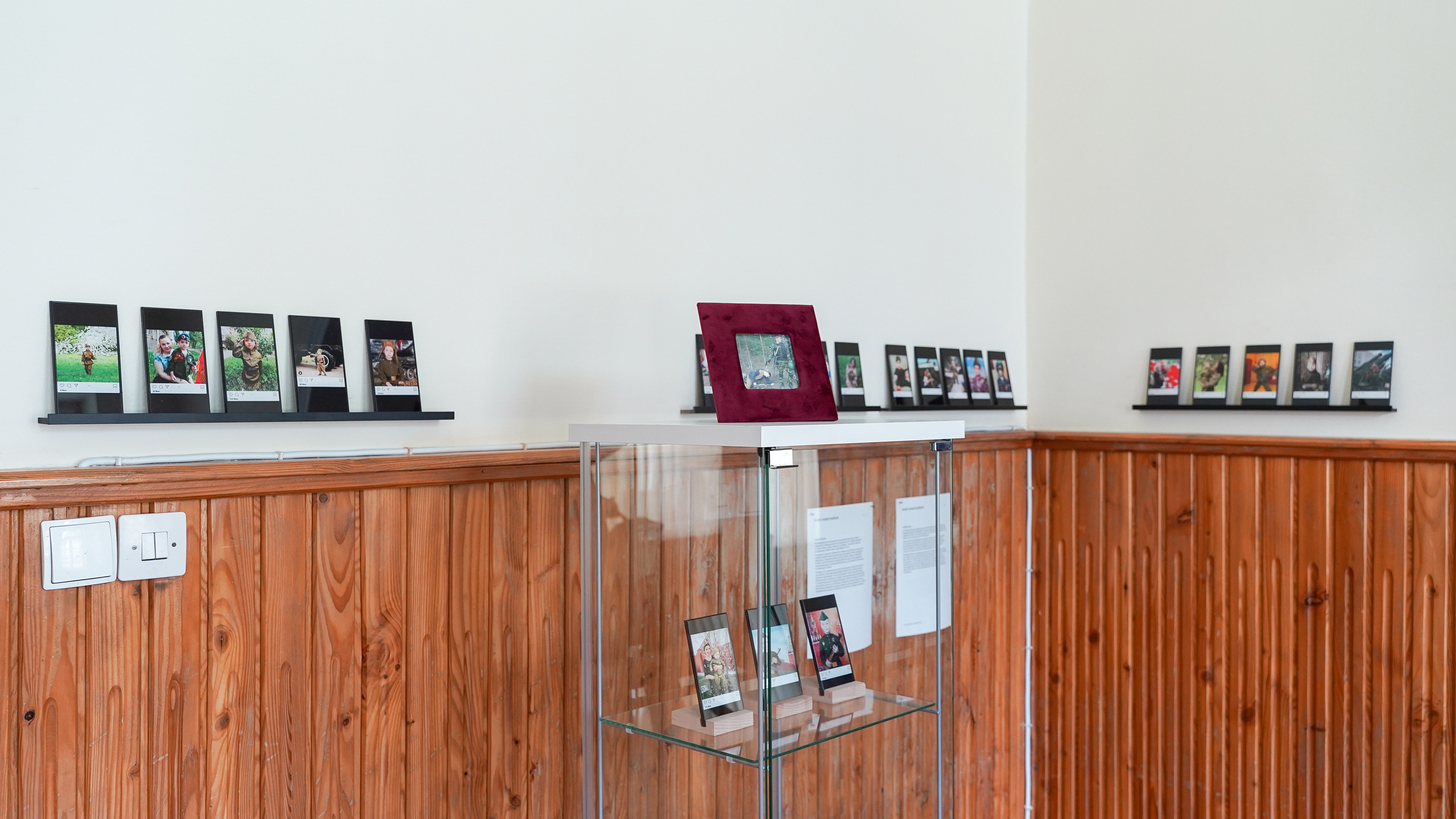 Installation views. Künstler Verstecktoff