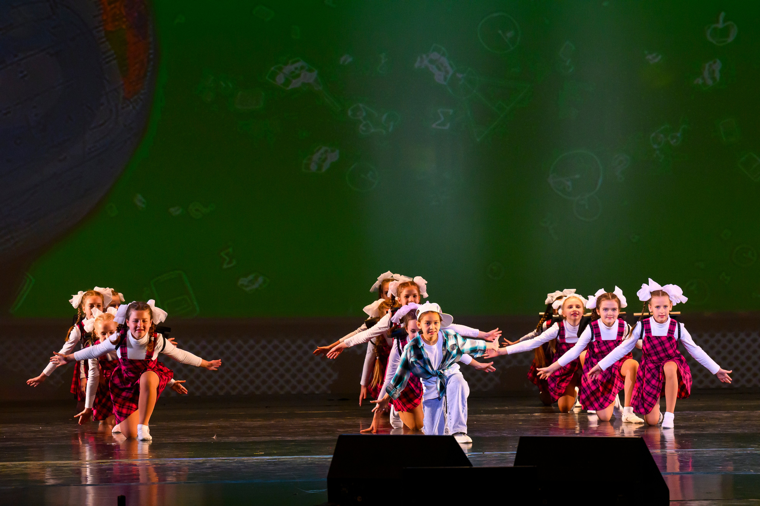 23 апреля, часть 1, БКЗ Октябрьский, г. Санкт-Петербург. Золотое яблочко