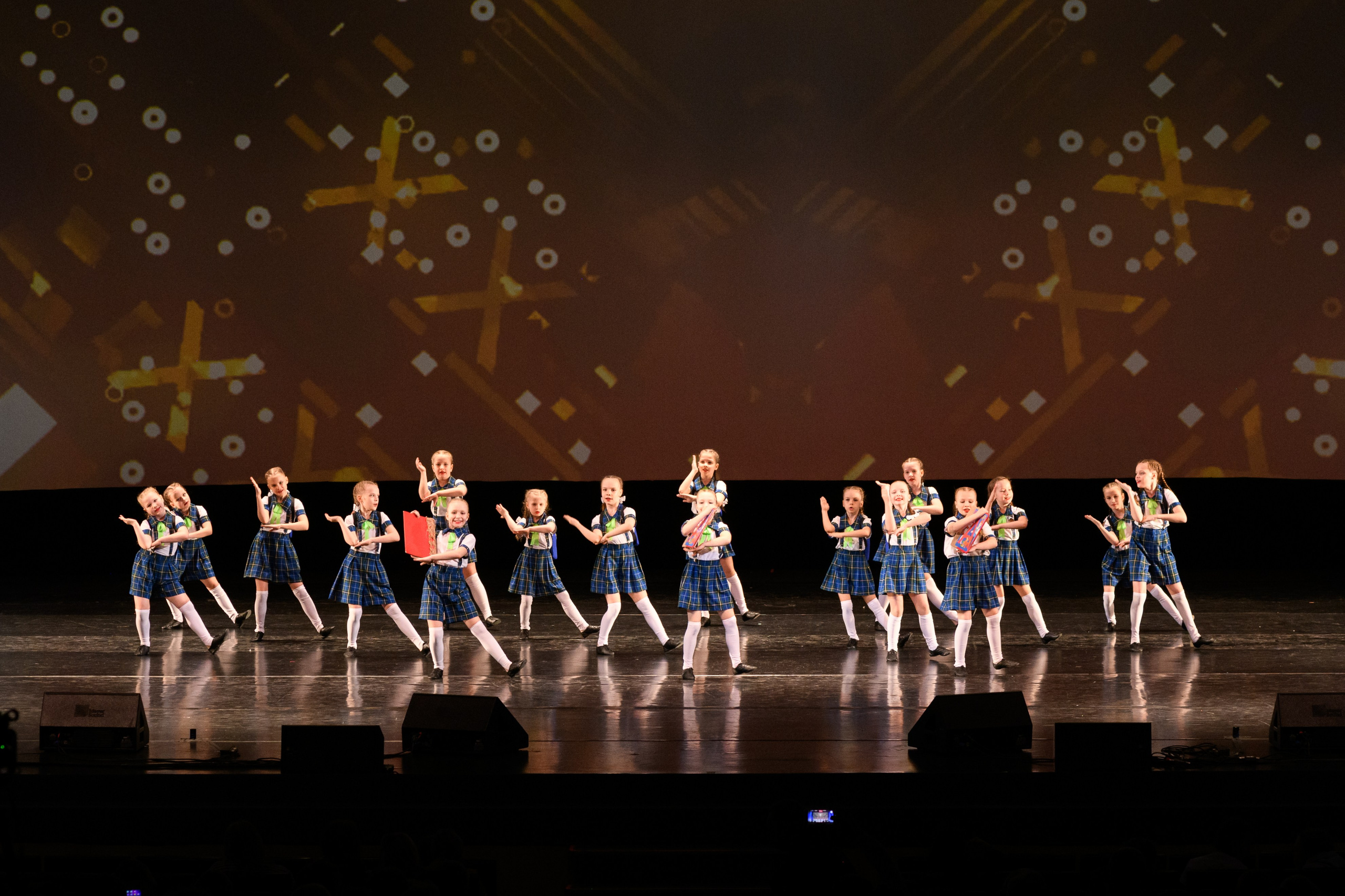 23 апреля, часть 2, БКЗ Октябрьский, г. Санкт-Петербург. Золотое яблочко