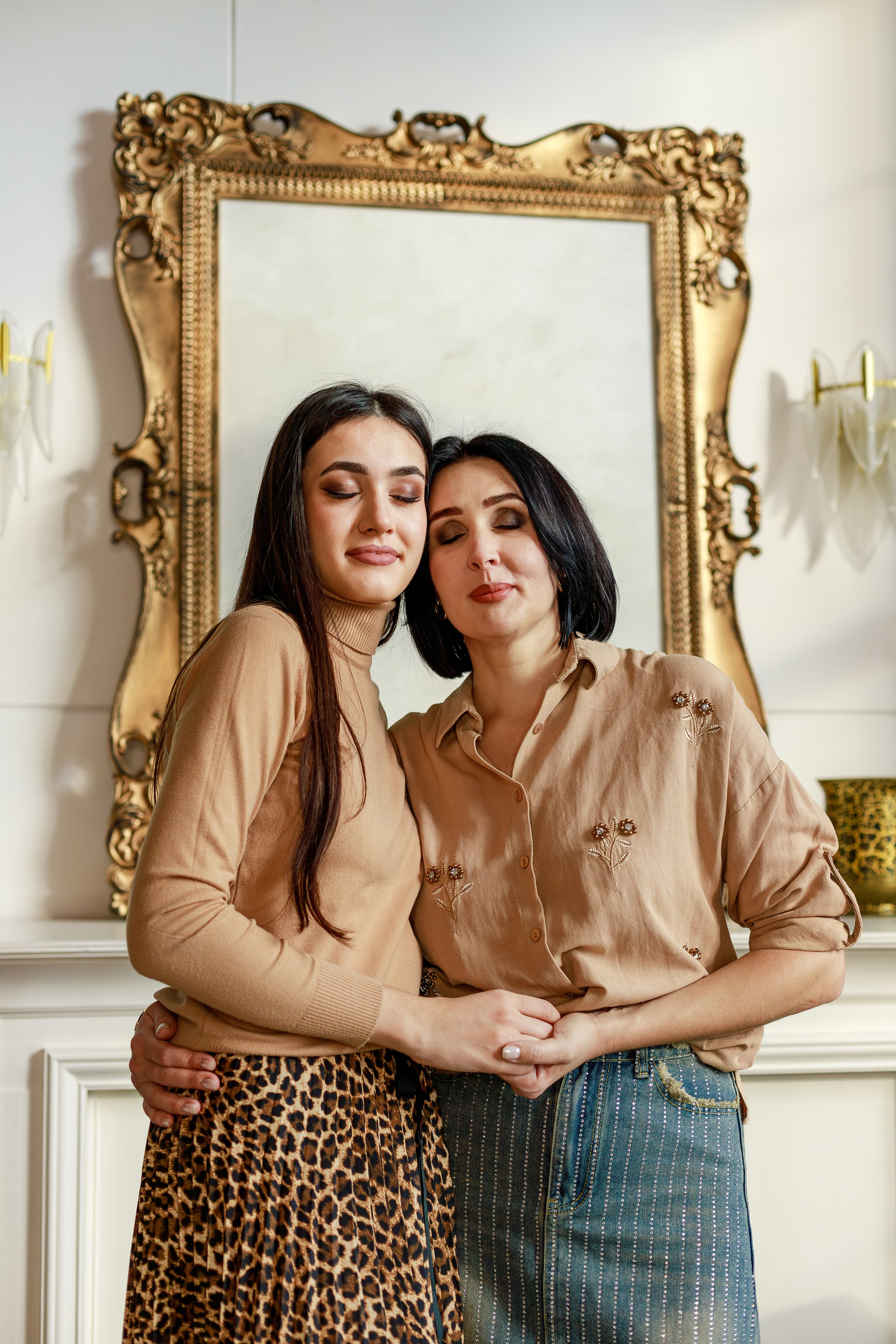 Мама и дочь в студии Белый осел. Семейный и детский фотограф в Краснодаре Ирина Лаврецкая