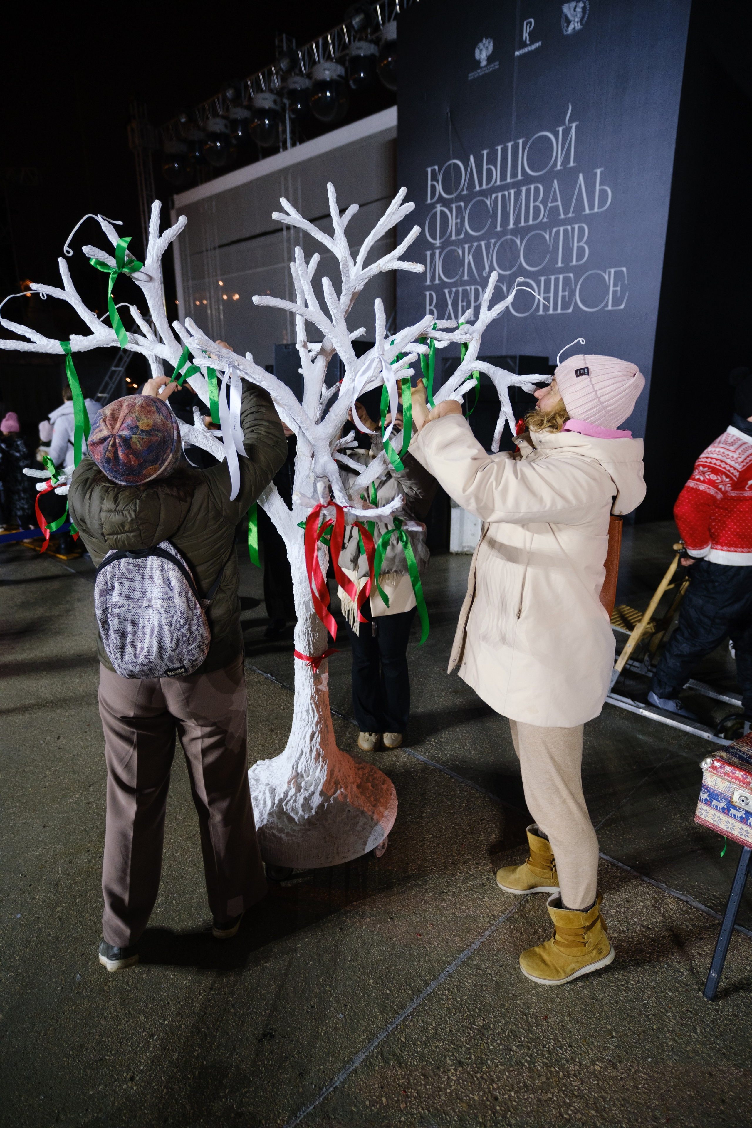 Новогодний репортаж из парка «Новый Херсонес» | Фотограф Илья Желдак. Профессиональная фотосъемка в Крыму. Натуральные эмоции и живые кадры. Забронируйте дату прямо сейчас!