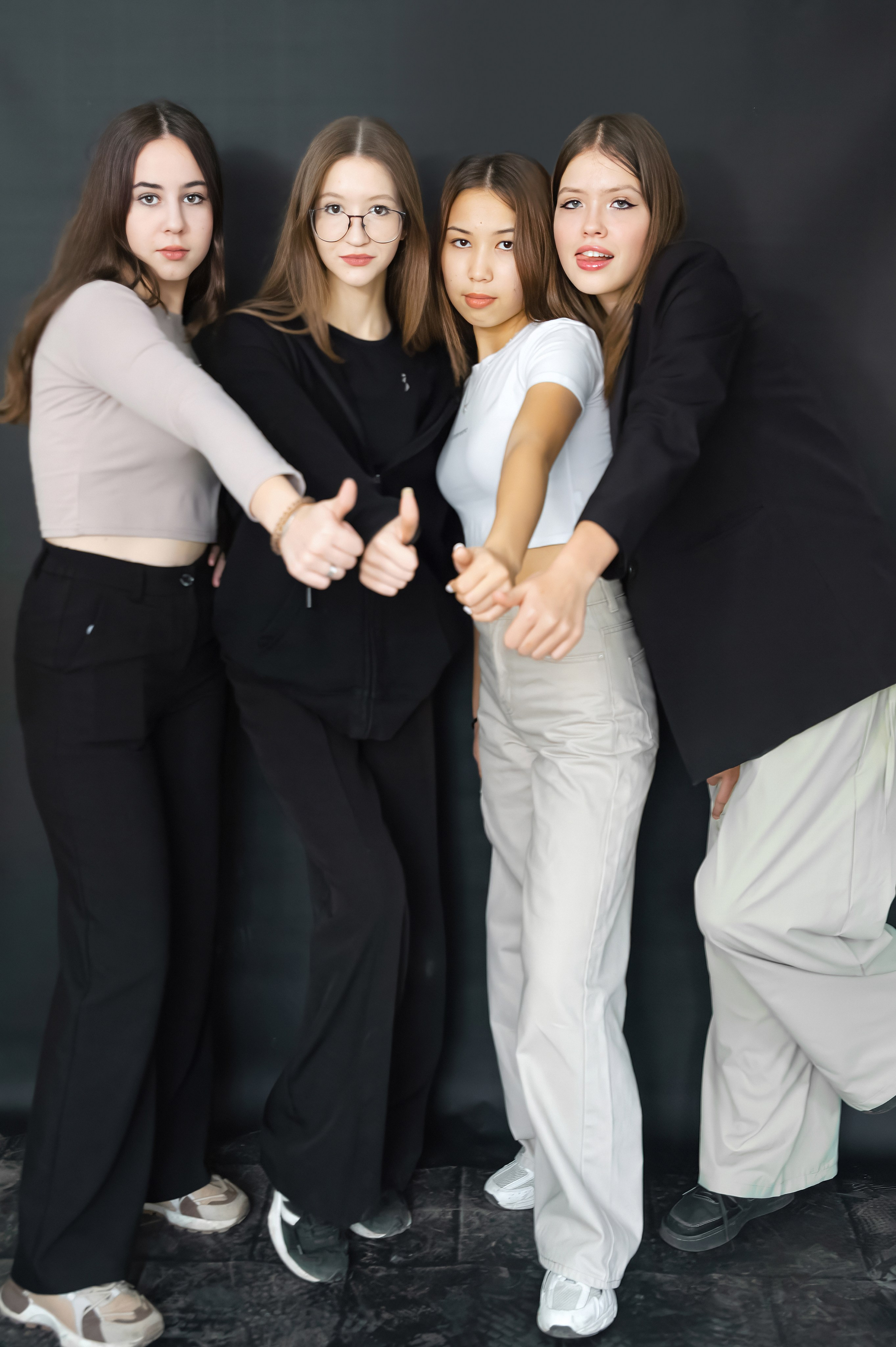 Друзья. Выпускные альбомы. Фотограф Ксения Борисова