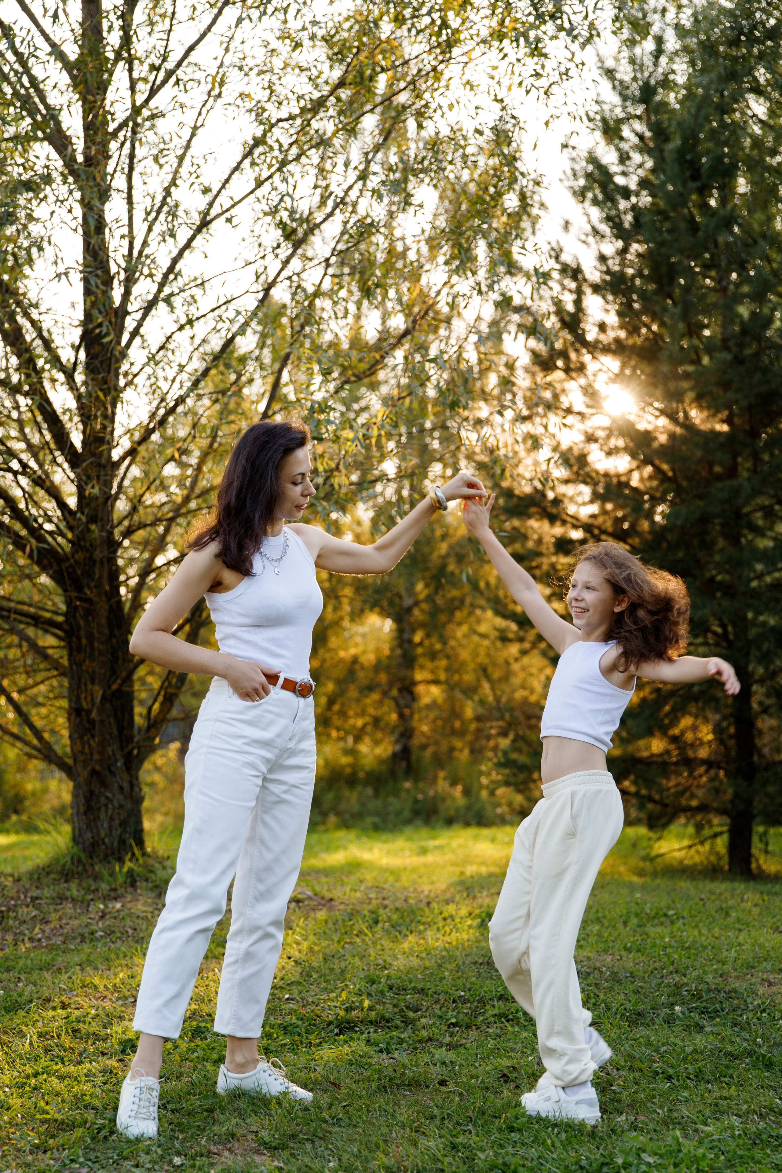 Фотосессия мамы с дочкой в парке Мещерский. Фотограф Александра Сыщенко