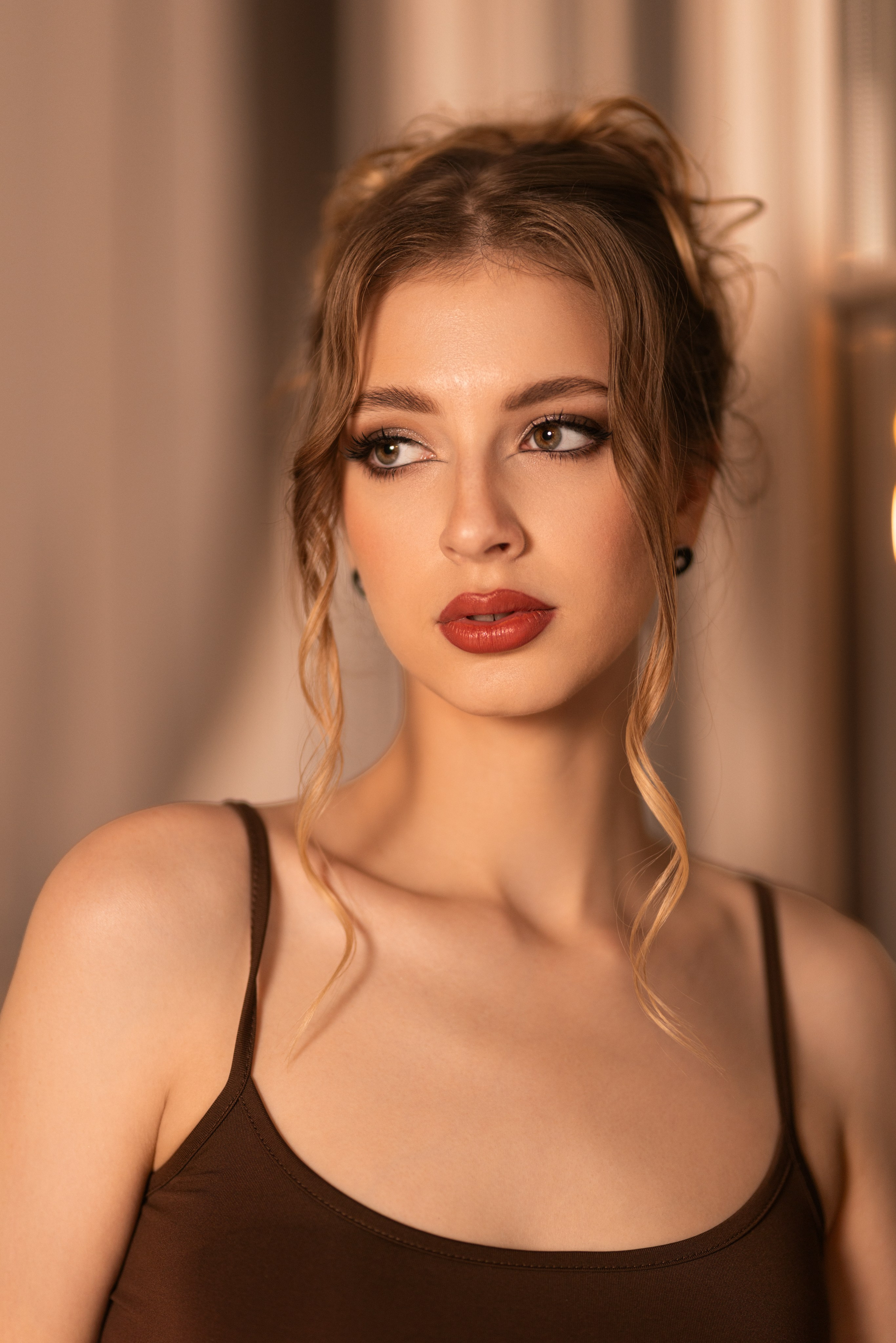 Студийная вечерняя съемка с Ксенией в интерьере