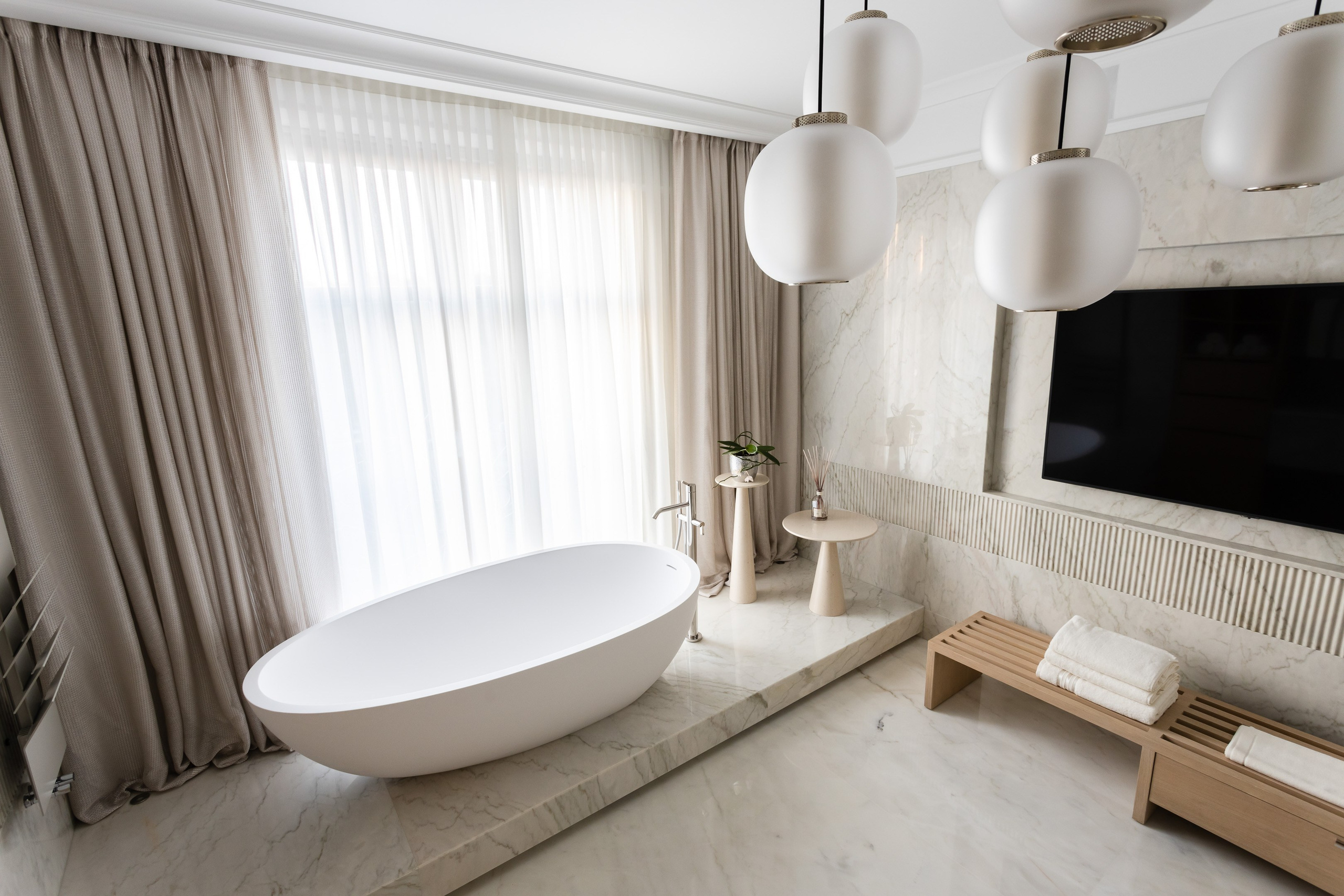 Luxury apartment bathroom interior - photographer Andrey Dunin - architect Viktoria Zaretskaya