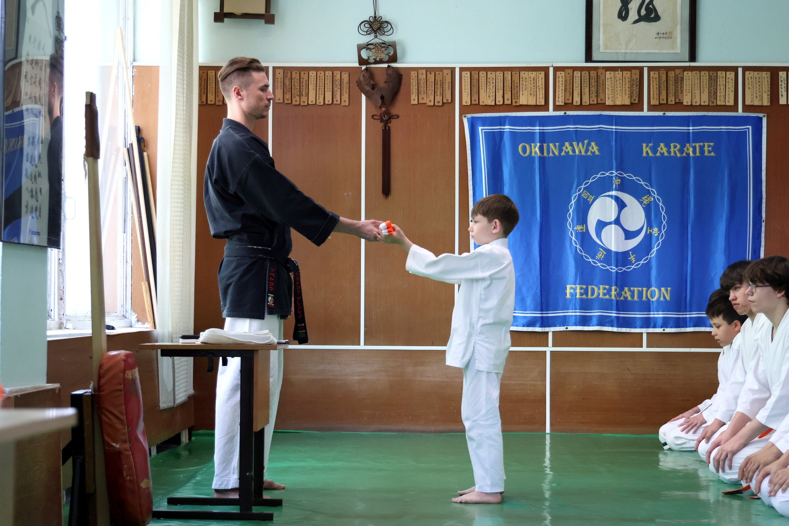 Вручение поясов в школе Окинава каратэ. Спортивный и репортажный фотограф Ермакова Светлана