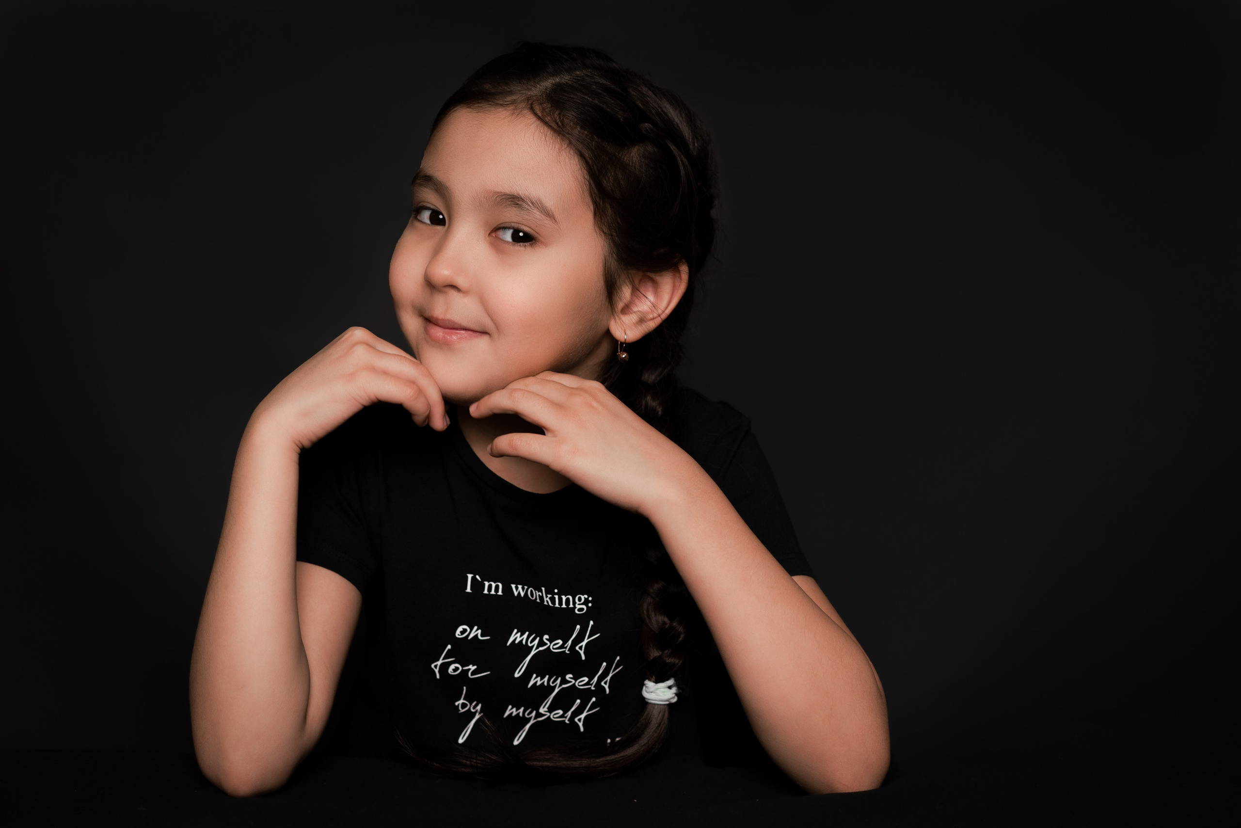 Детский сад, портреты на чёрном фоне. Фотограф Шунова Саша