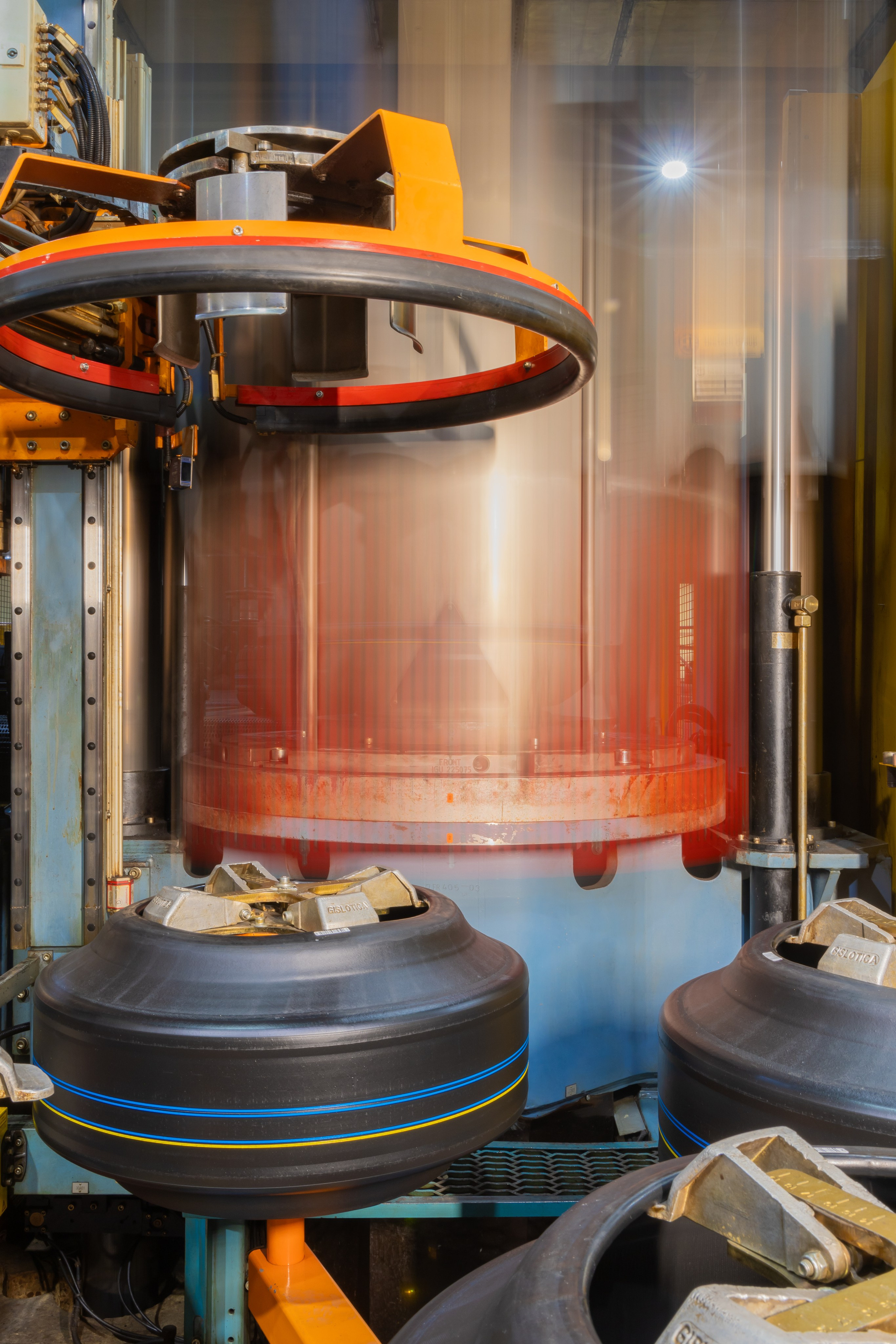 Завод шинного бренда «Gislaved». Photomantis