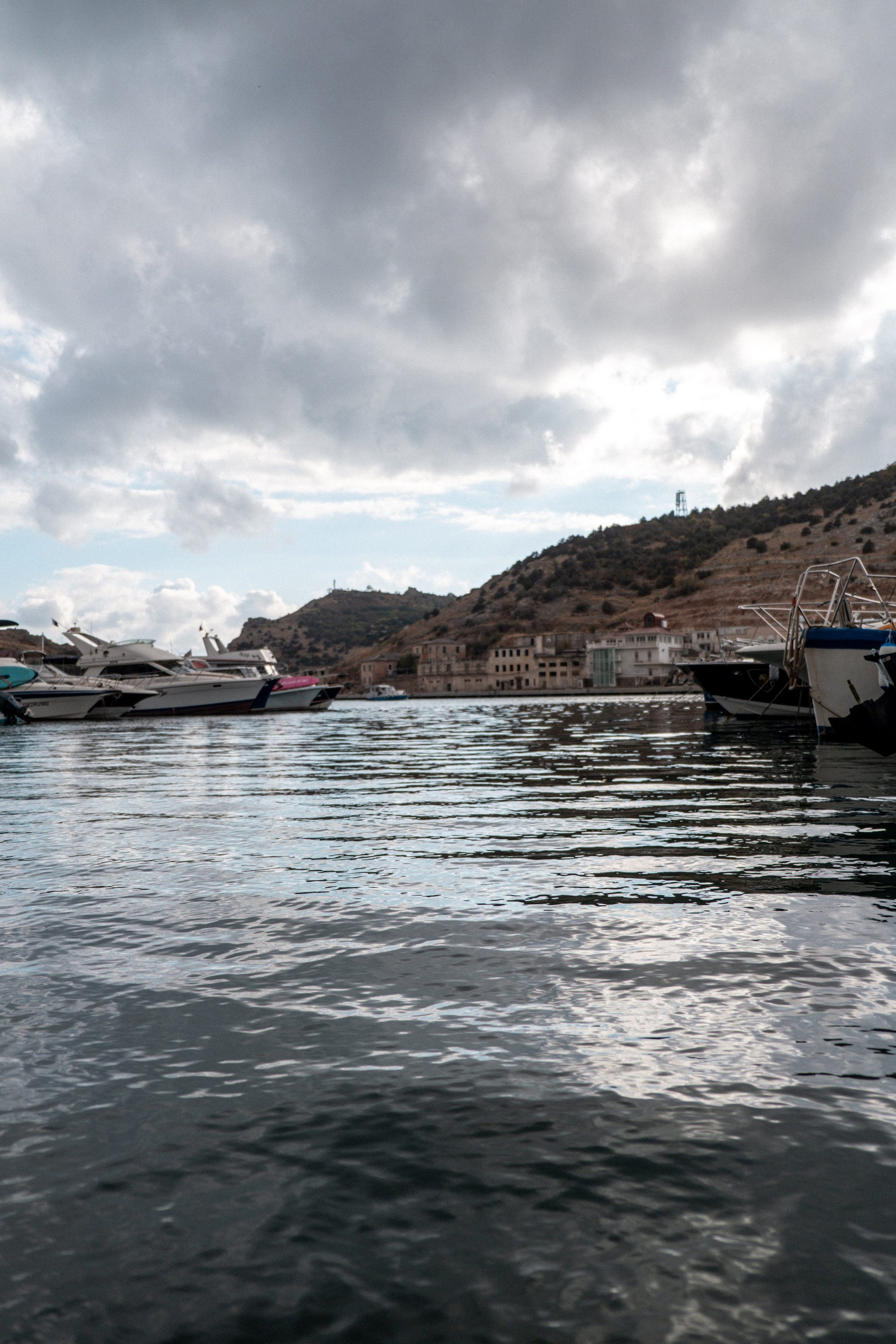 М+А — Прогулка на катере в Балаклаве. Профессиональная фотосъемка в Крыму. Натуральные эмоции и живые кадры. Забронируйте дату прямо сейчас!