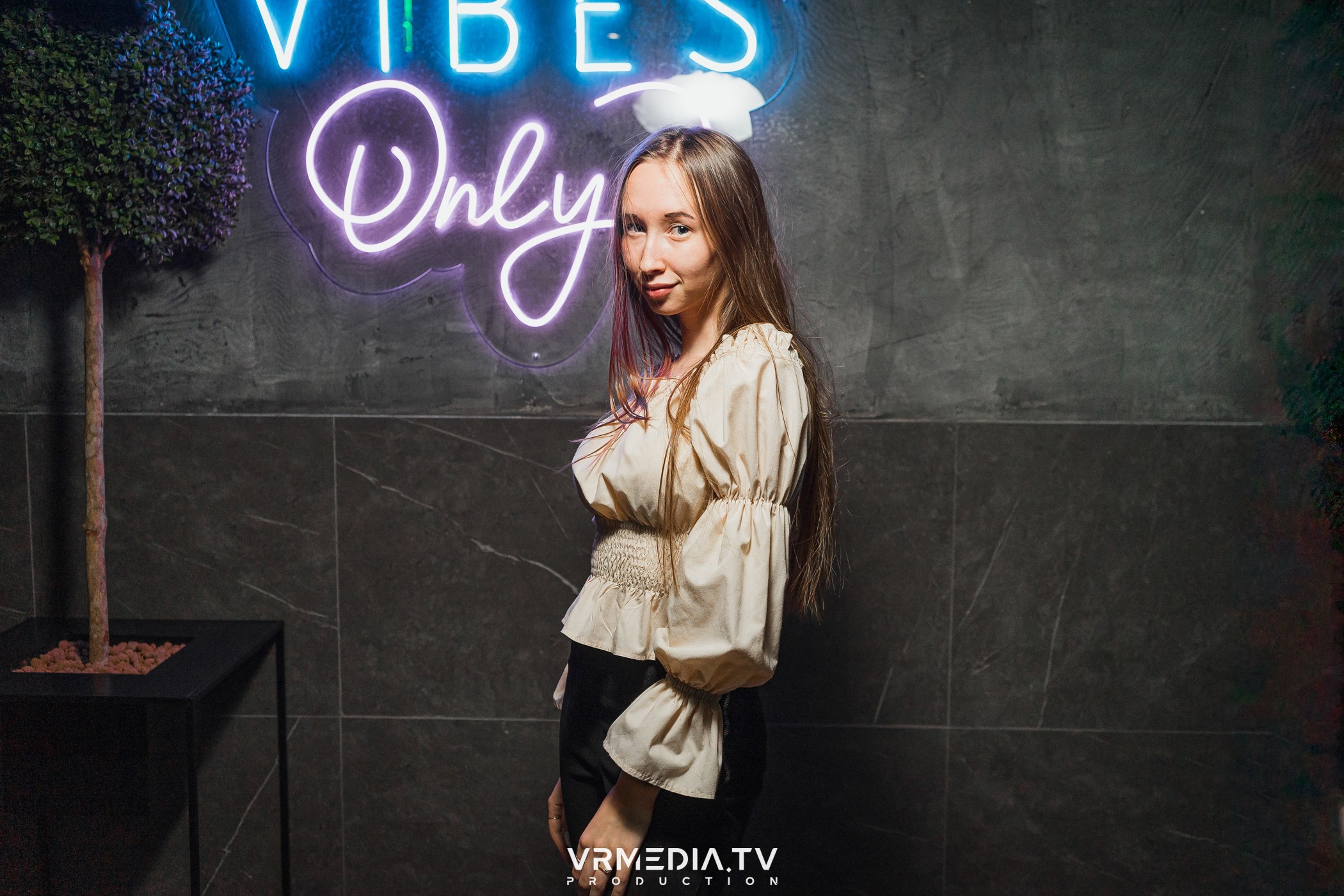 Бумажный дом в баре «Друзья»