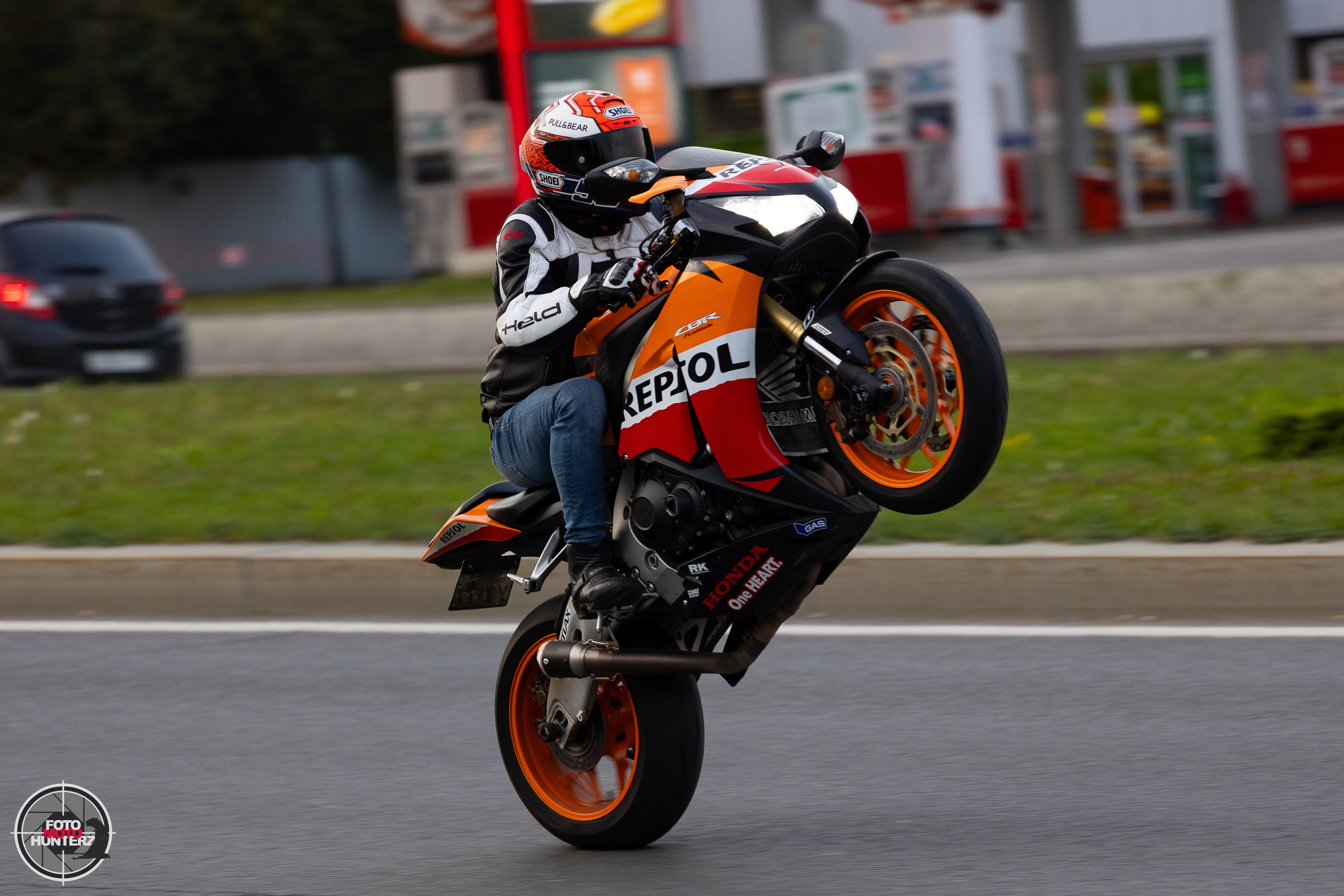 Мотоциклы на улицах города. Фотограф Ольга Гирусова «Пантерочка» Москва