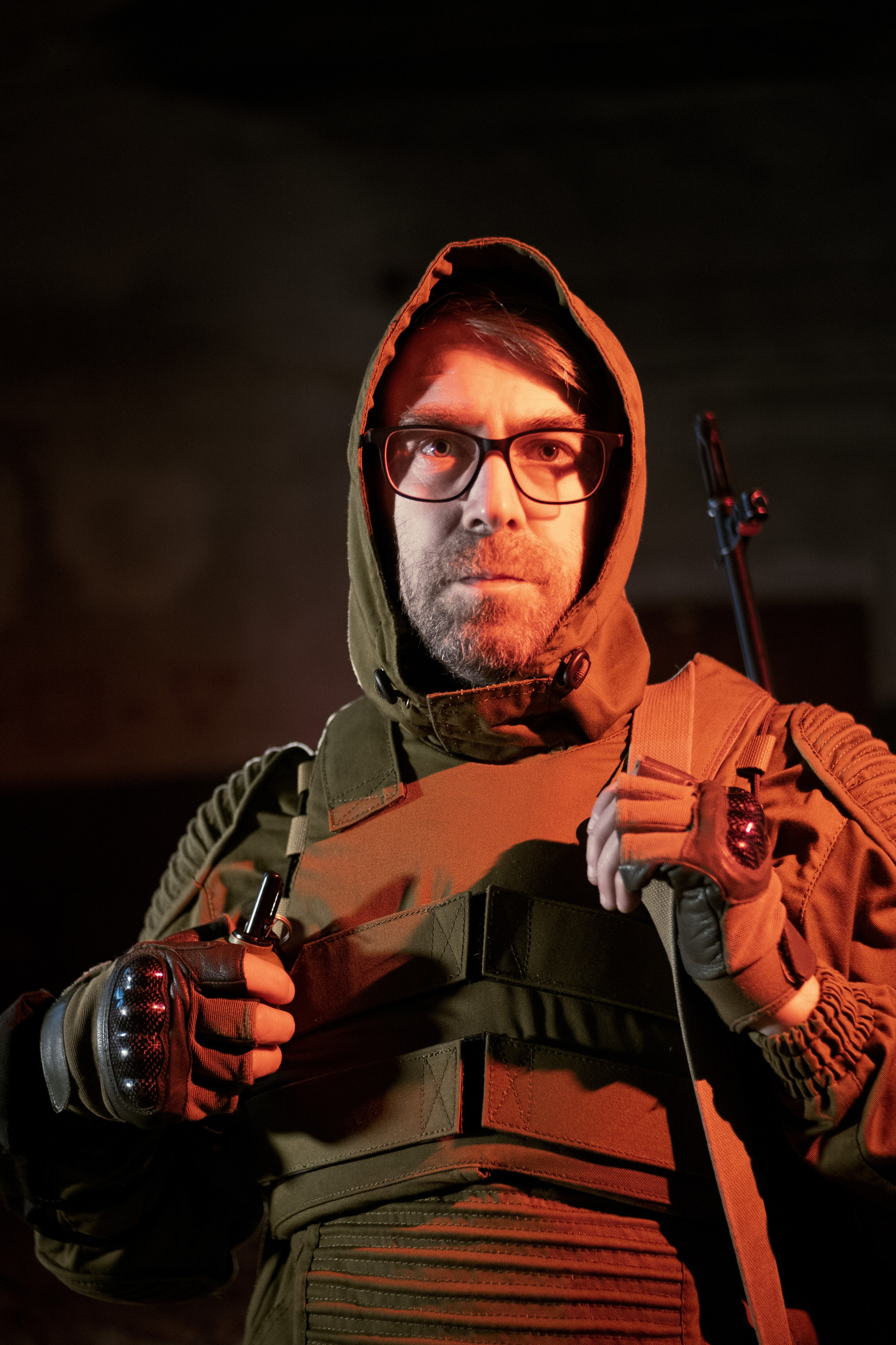 Фотосессия с оружием на заказ в Москве. Страйкбольная мастерская Бигич Воркшоп