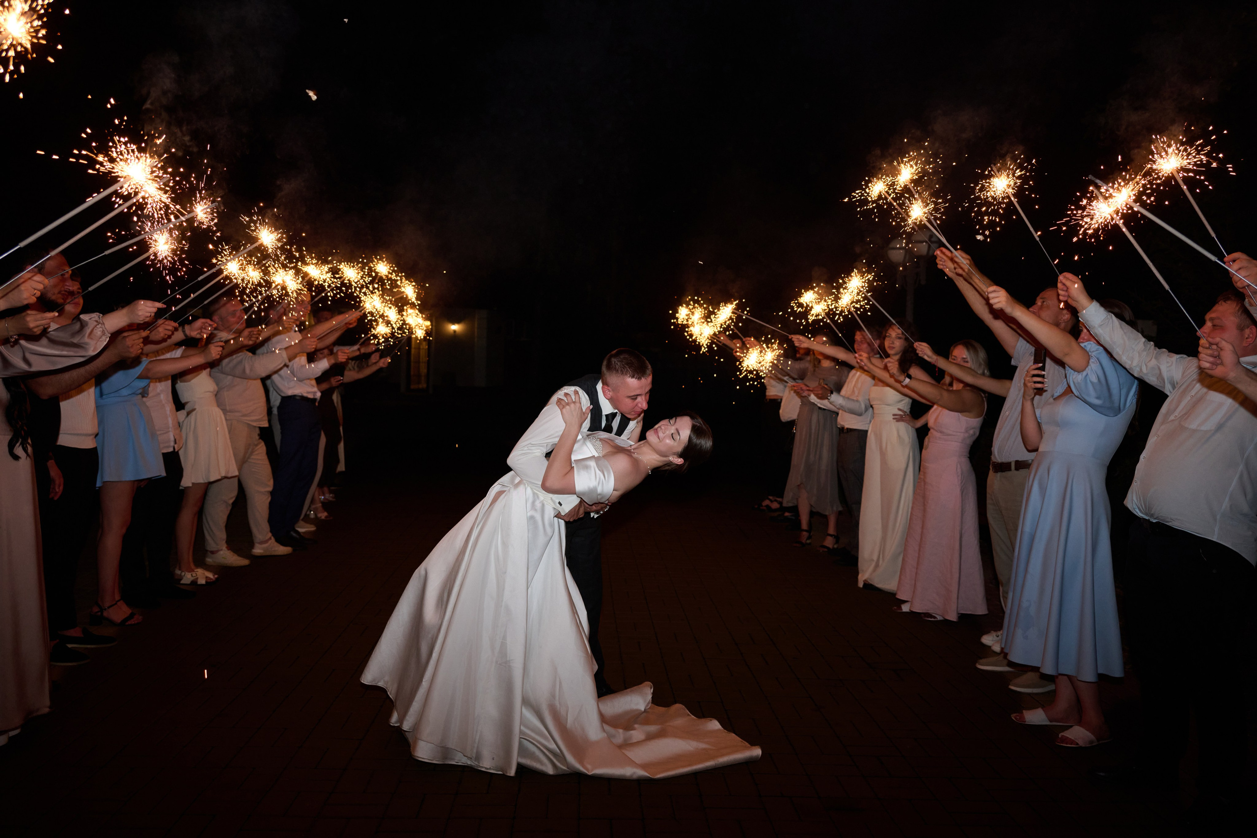 Свадебная фотосессия Никиты и Ангелины в Старом Осколе. Профессиональный фотограф Старый Оскол, Губкин — свадьба, венчание, крещение, юбилей и день рождения