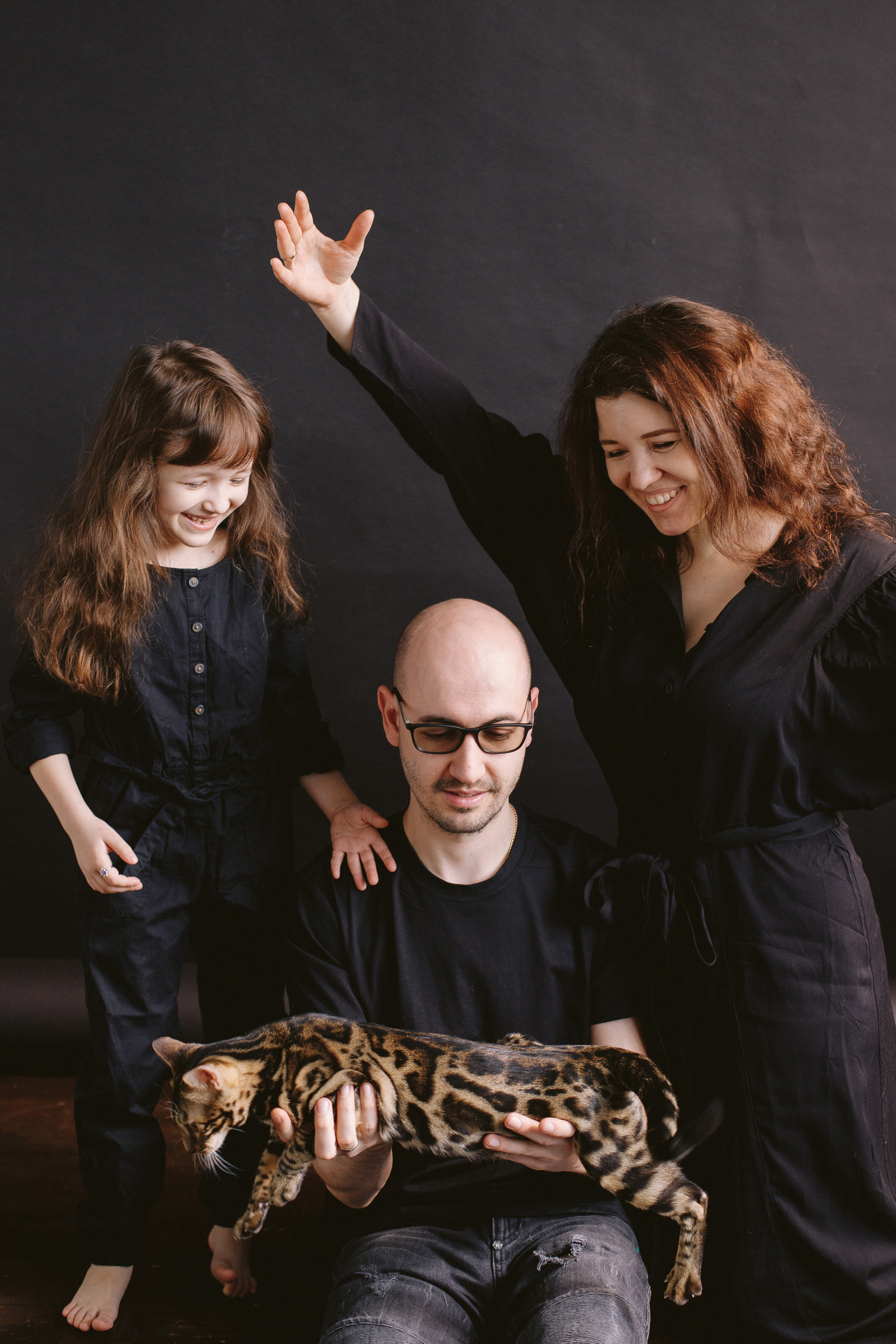 Лера с мамой, папой и Бусей