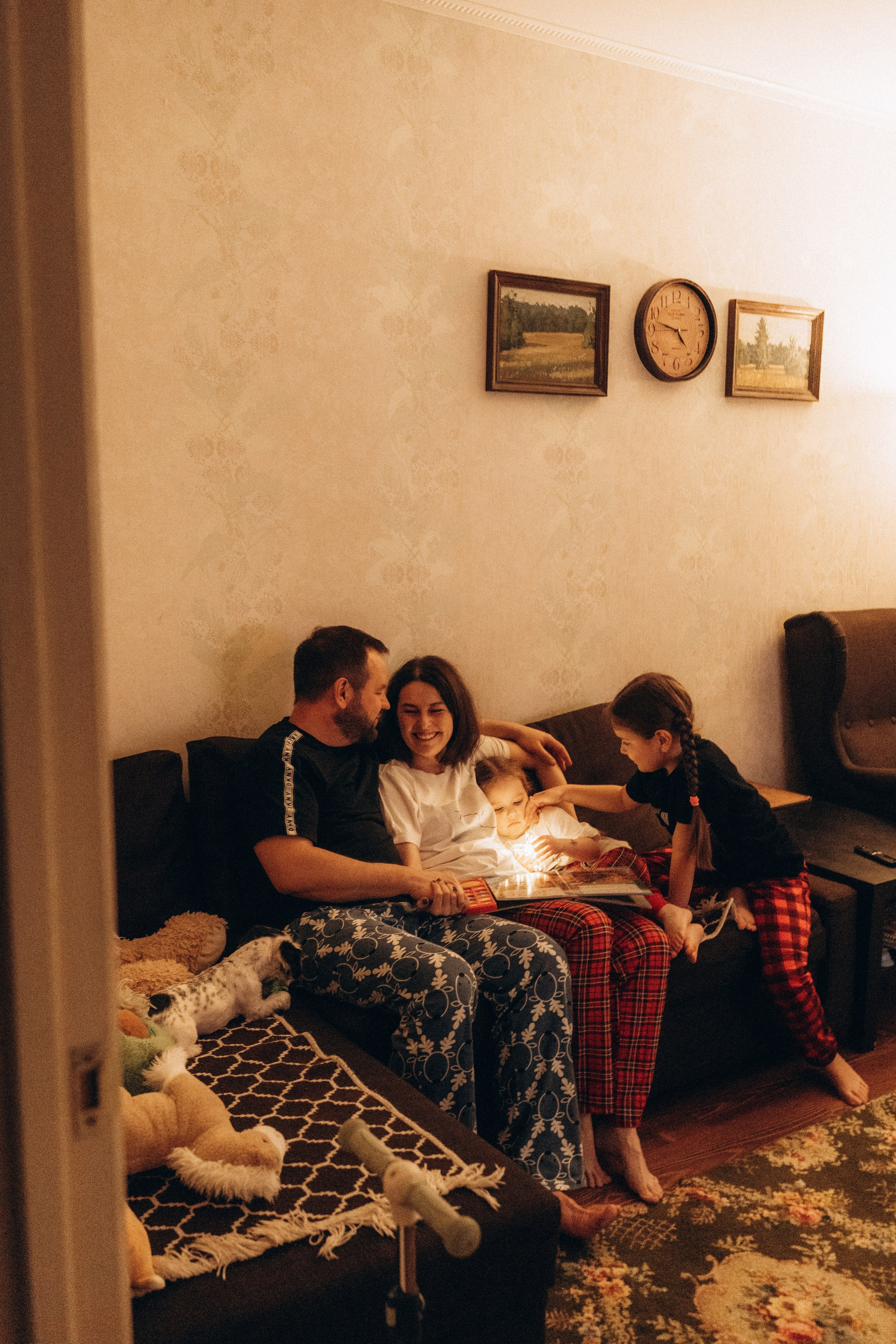 Домашняя зимняя вечерняя съемка с семьей. Семейный фотограф Егор Веденин
