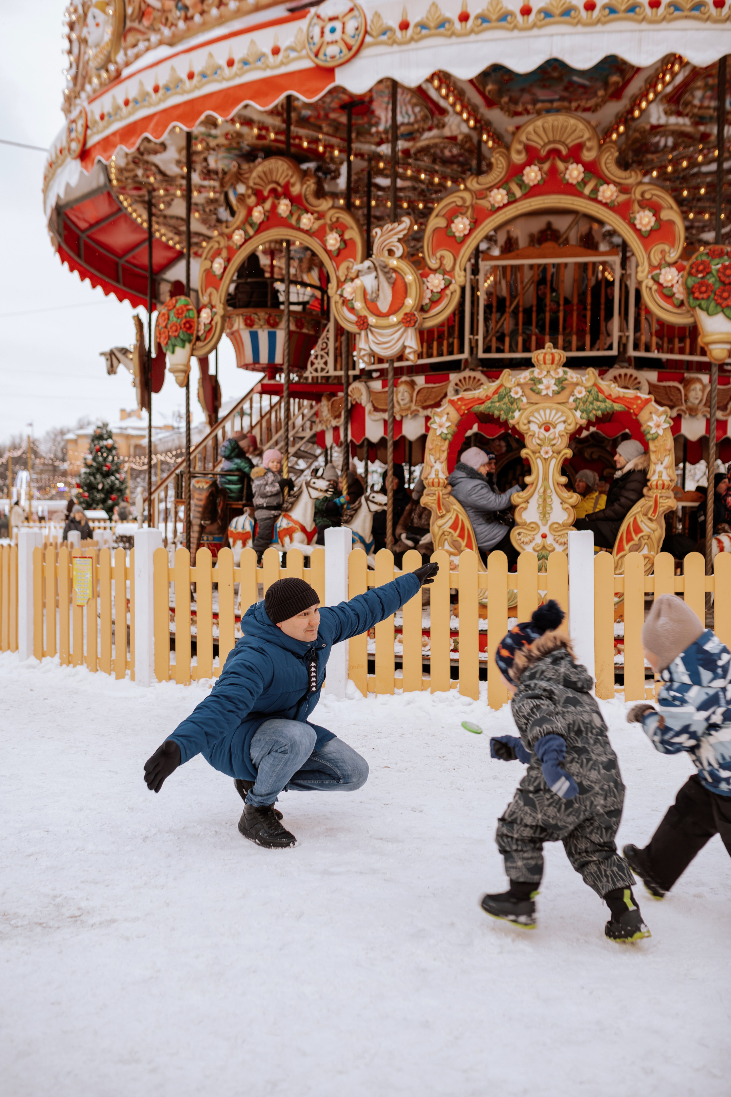 Семейная, Манежная площадь