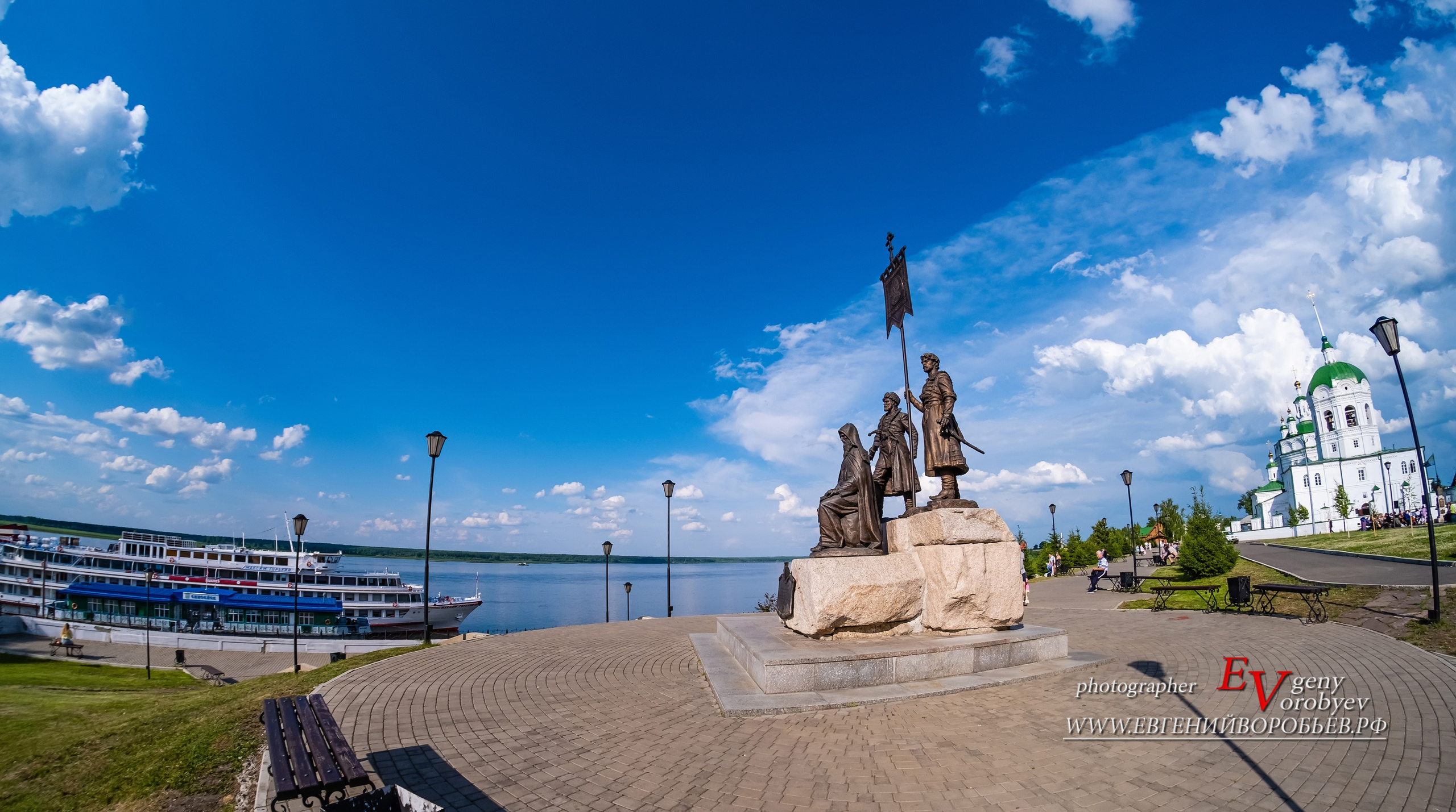 экскурсии Енисейск Красноярск аренда микроавтобуса трансфер индивидуальный тур фото набережная дегустация сибирской кухни интересные места что посмотреть куда сходить что посетить достопримечательности в Енисейске  храм церковь монастырь фототур  цена заказать экскурсию программа маршрут смотровые площадки видовые красивые места путешествие туристический маршрут 