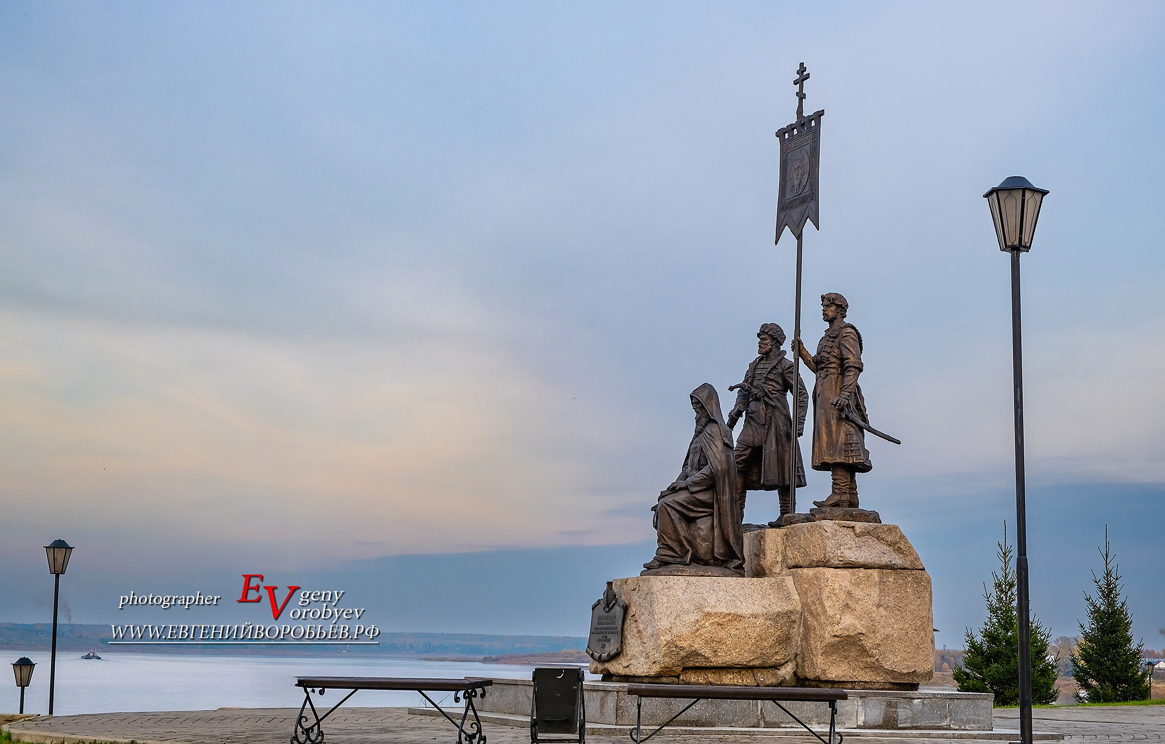 экскурсии Енисейск Красноярск аренда микроавтобуса трансфер индивидуальный тур фото набережная дегустация сибирской кухни интересные места что посмотреть куда сходить что посетить достопримечательности в Енисейске  храм церковь монастырь фототур  цена заказать экскурсию программа маршрут смотровые площадки видовые красивые места путешествие туристический маршрут 