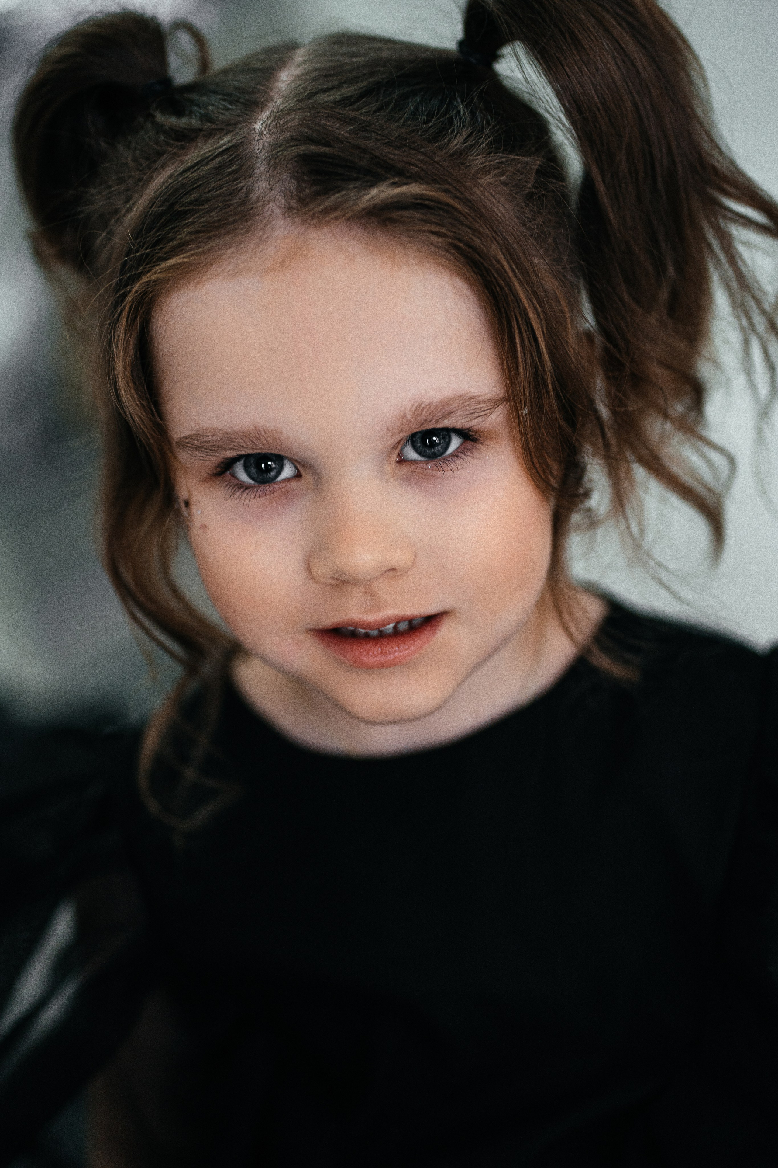 Фотосессия для девочки в платье. Фотограф Ким Наталья в Красноярске