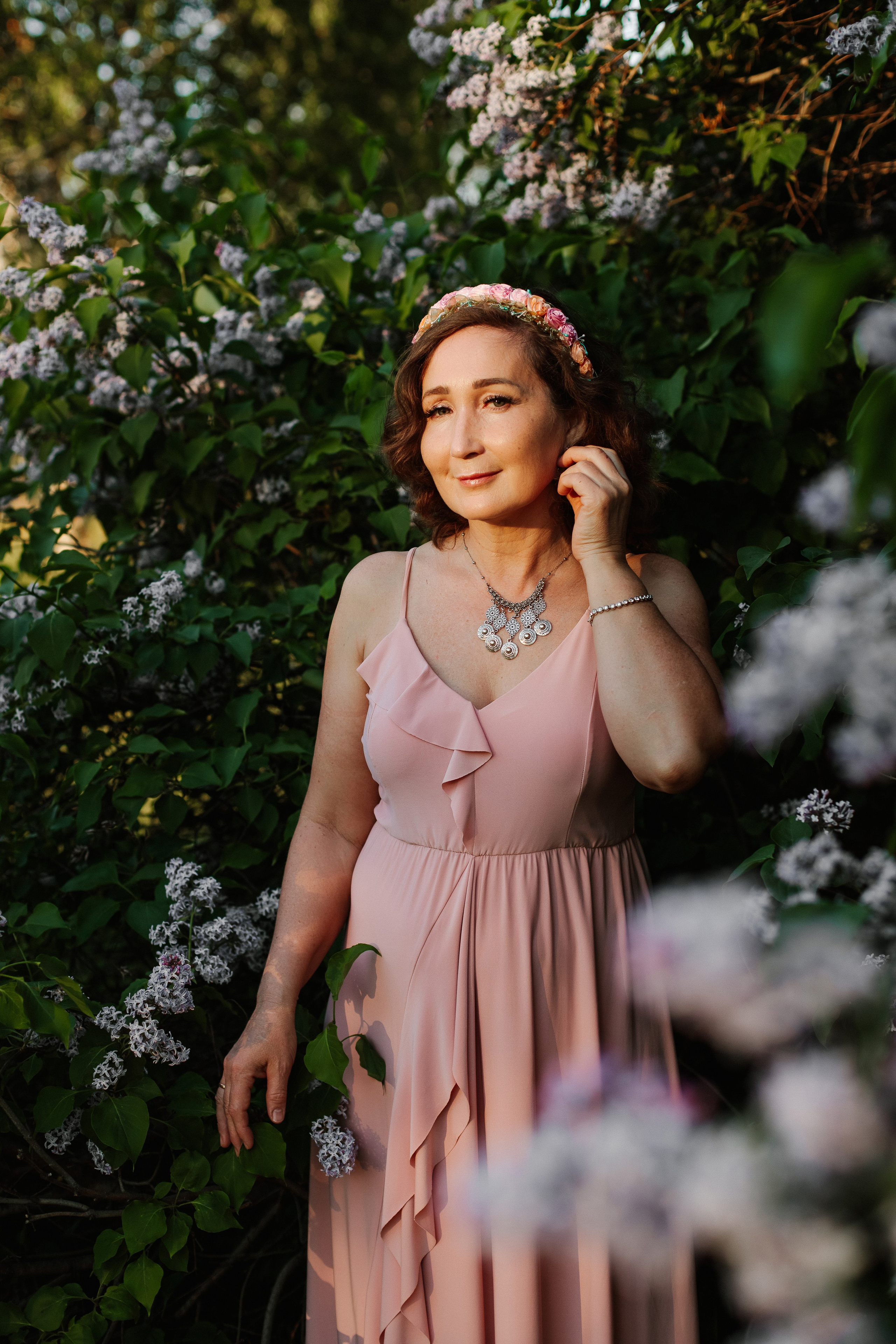 Женская фотосессия в цветении. Контентный фотограф в Перми Натали Кытманова