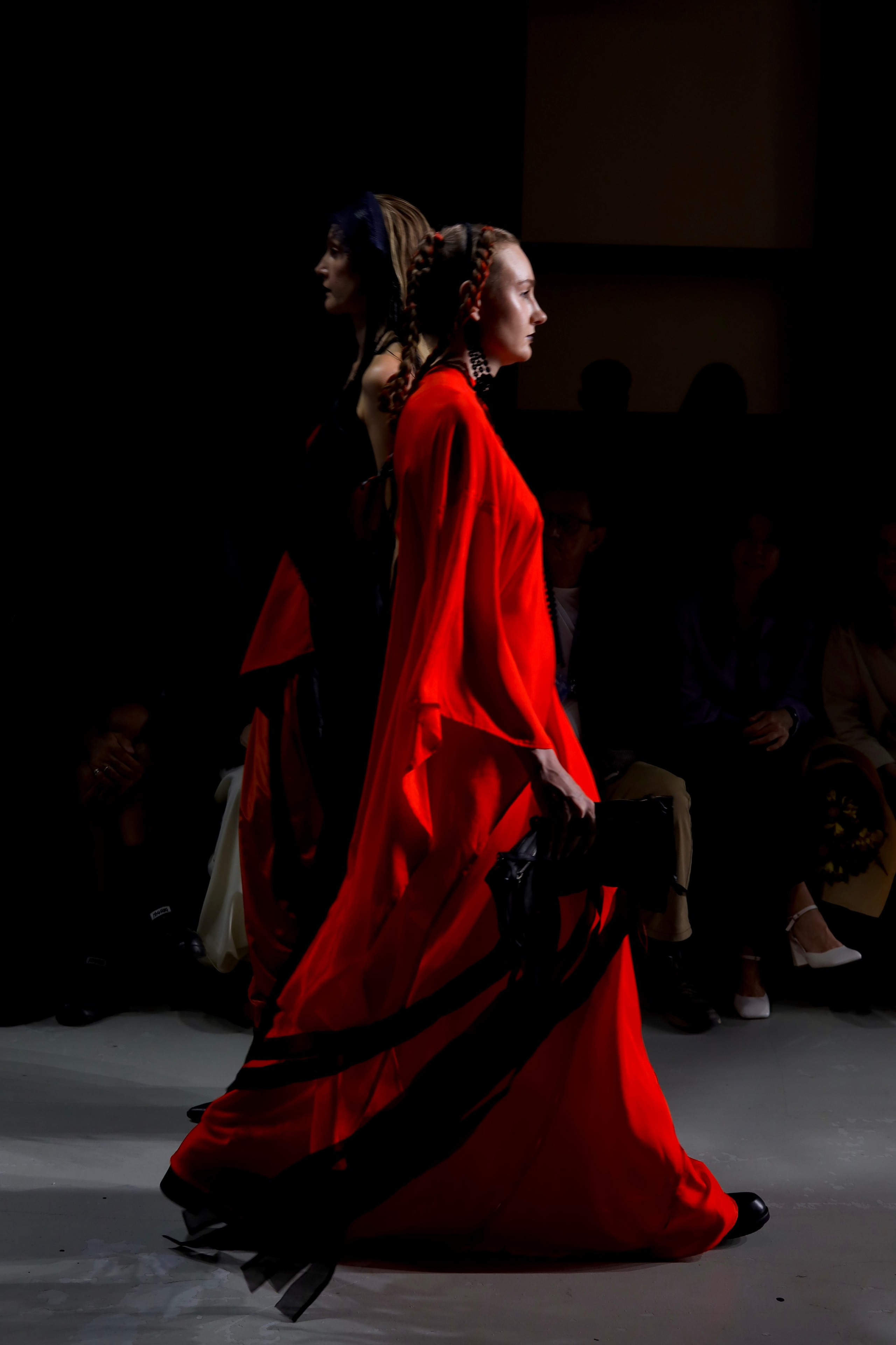 Съёмки модных показов. Фотограф в Москве — Рина Серёгина — съёмка в студии и репортаж