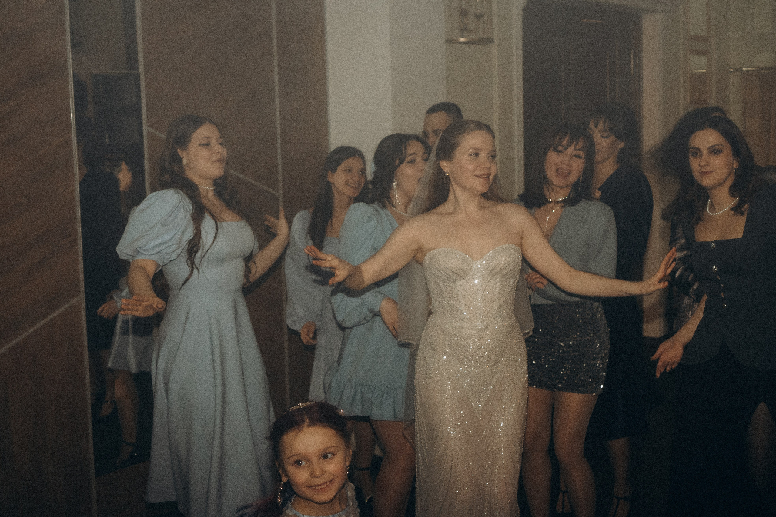 СВАДЕБНАЯ СЬЕМКА СБОРОВ В ОТЕЛЕ И ВЫЕЗД НА ЦЕРЕМОНИЮ (СНЯТО В СИБИРЕ В НИЖНЕВАРТОВСКЕ). Профессиональный фотограф, Санкт-Петербург — Виктория Богомолова