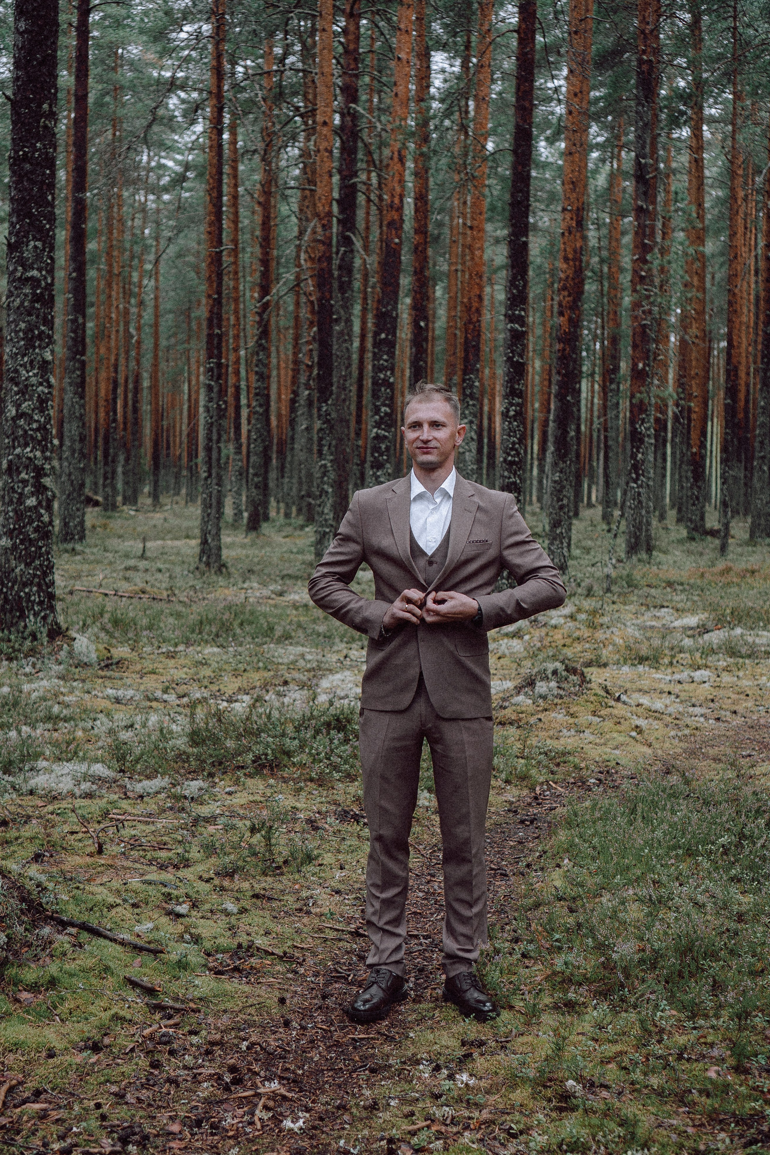 СВАДЕБНАЯ ФОТОСЕССИИЯ ПАРЫ В ГОРОДЕ ПРИОЗЕРСК В СОСНОВОМ ЛЕСУ И С ПИКАПОМ. Профессиональный фотограф, Санкт-Петербург — Виктория Богомолова