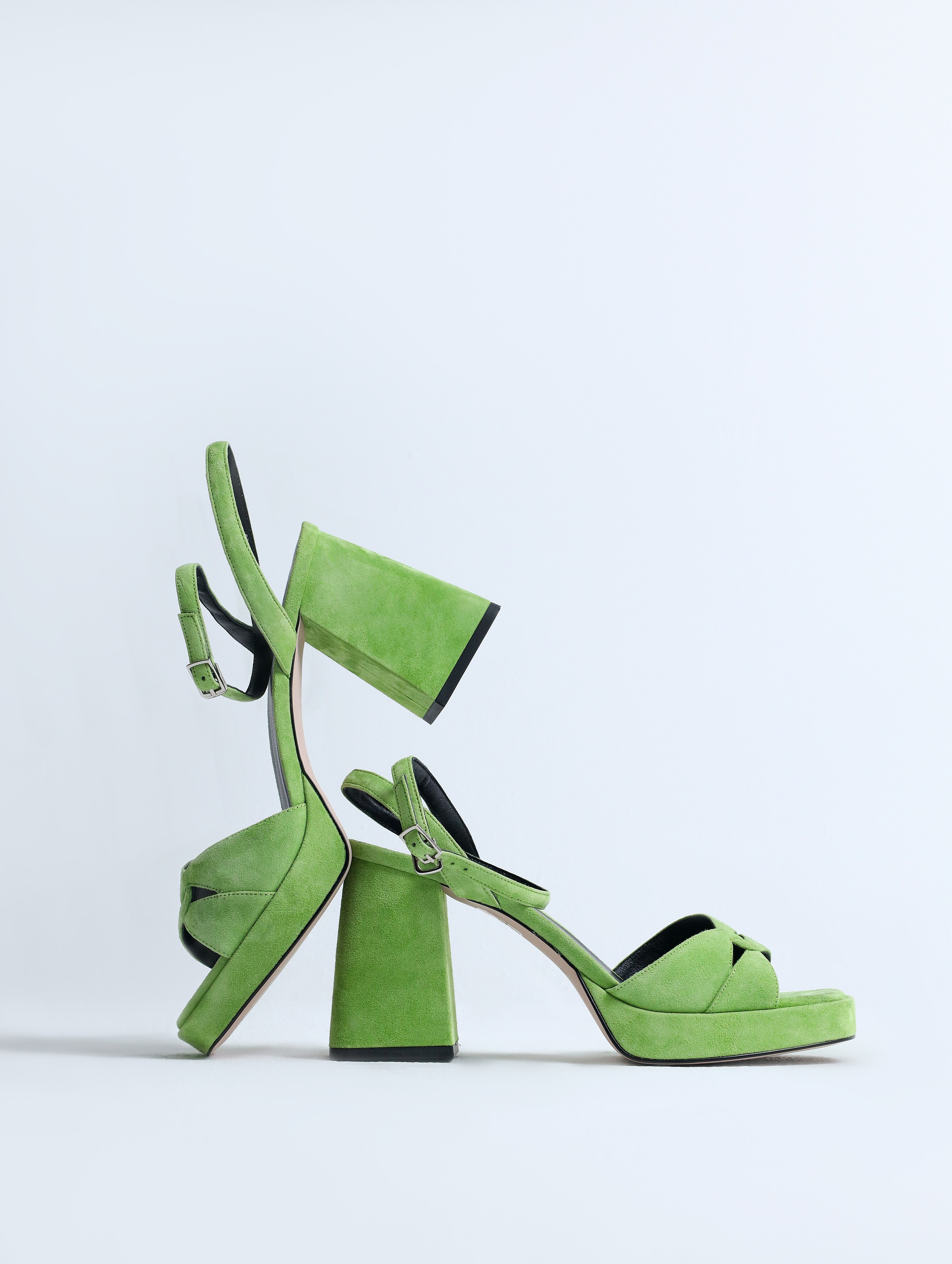 Basconi Summer Y'25. Предметный фотограф Артём Йома