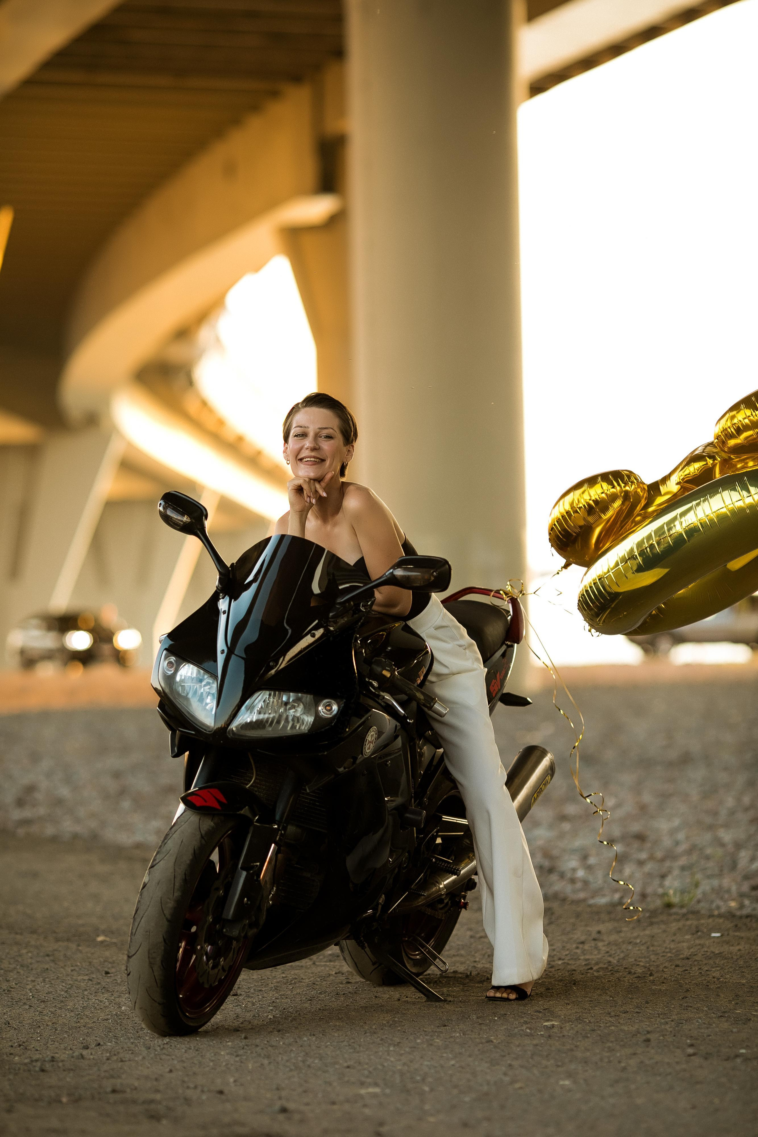 Фотосессия на мотоцикле для девушки. Семейный и свадебный фотограф в Санкт-Петербурге Таша Семёнова