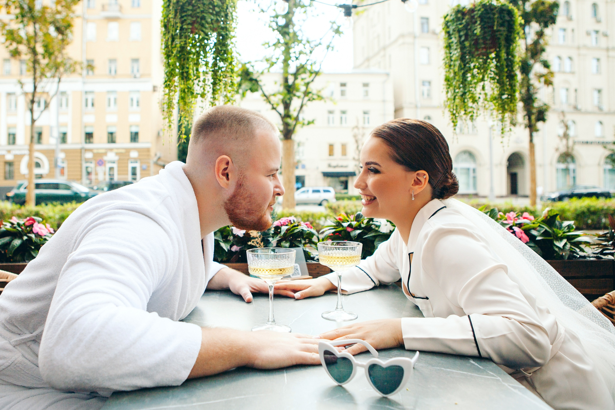 Свадебная фотосессия в отеле hartwell hotel и на патриарших прудах. Фотограф Ольга Ефремова