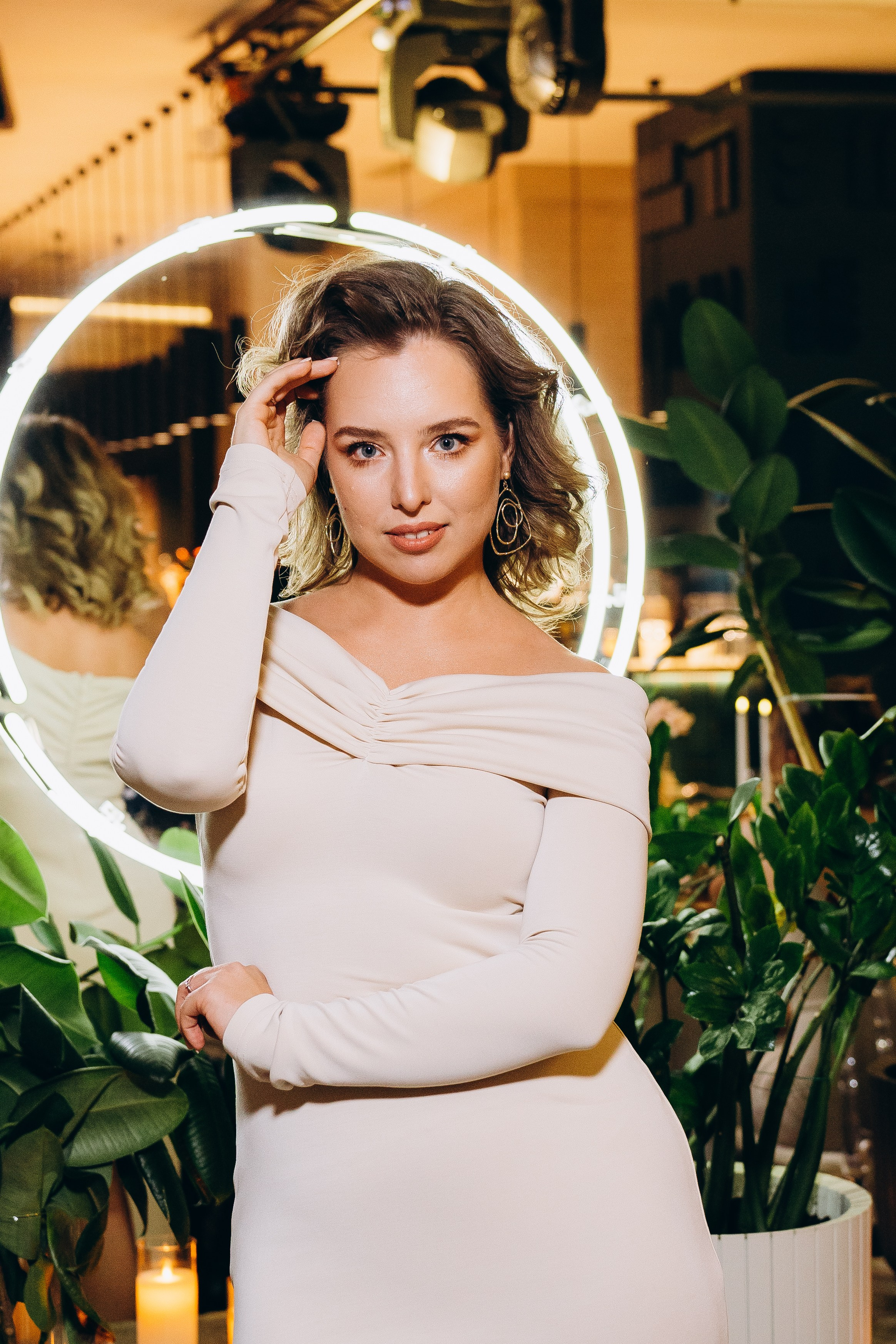 Профессиональный свадебный фотограф в Москве — создание уникальных и трогательных свадебных историй в фотографиях.