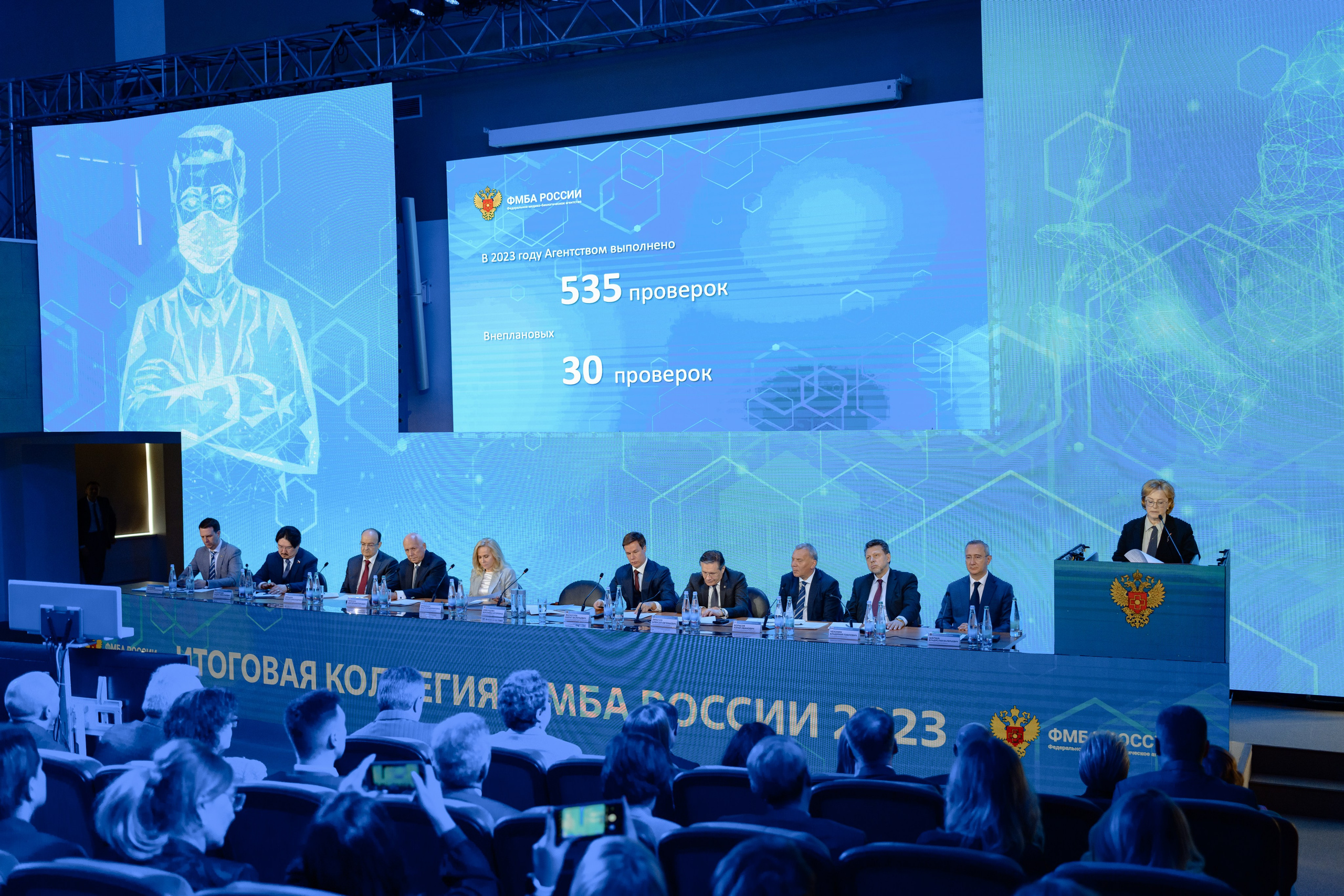 Скворцова Вероника. Татьяна Голикова. Михаил Мурашко. Единая Россия. Дума. Министр Здравоохранения. ФМБА. Правительство России. Фотография с форума, на которой участники активно участвуют в дискуссии. Фотография с конференции, на которой спикер выступает перед внимательной аудиторией. Динамичная фотография, запечатлевшая ключевой момент делового мероприятия. Чемезов. Роснано