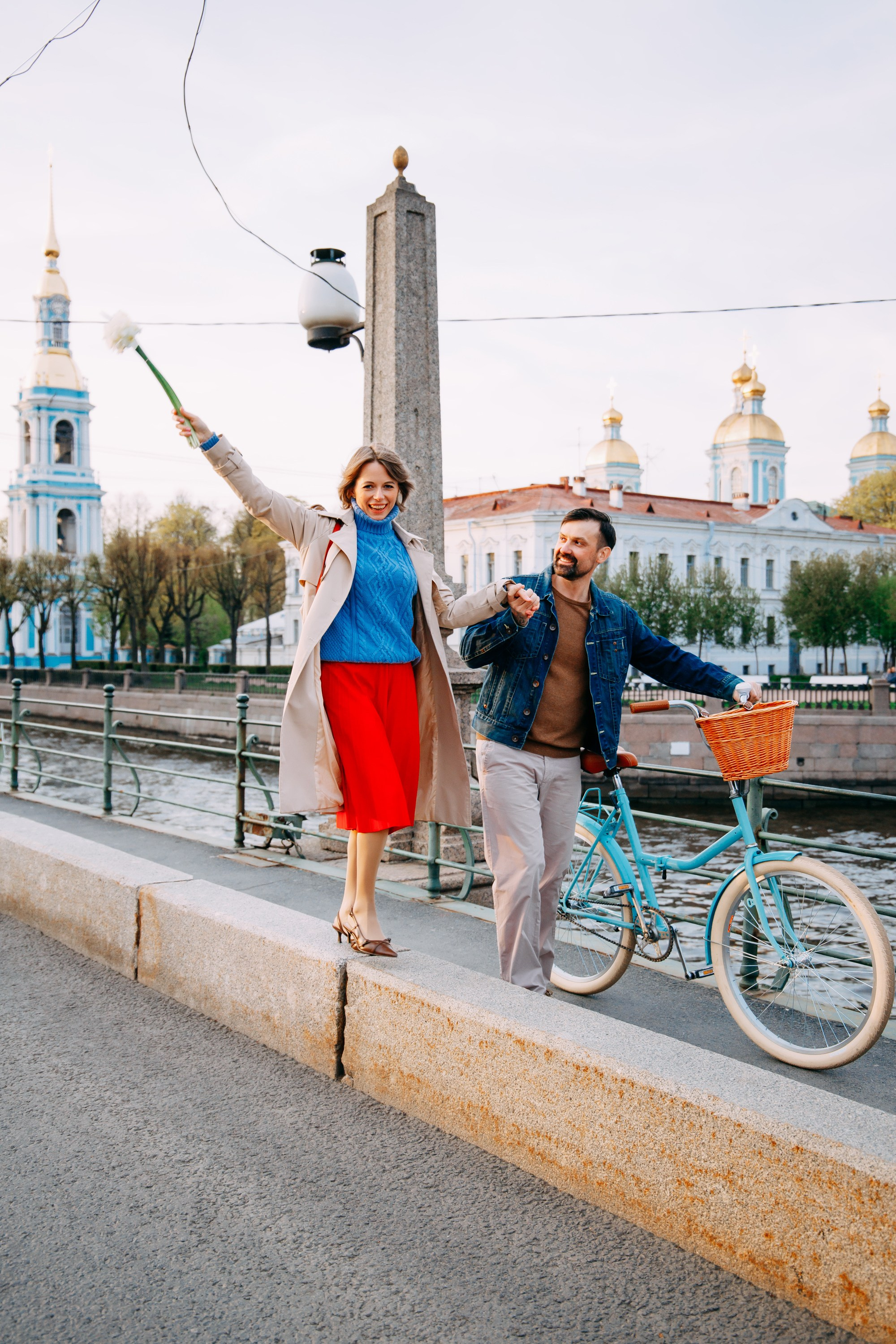 Фотопрогулка с ретро-велосипедом (лаавстори). Фотограф в Санкт-Петербурге Alina Film
