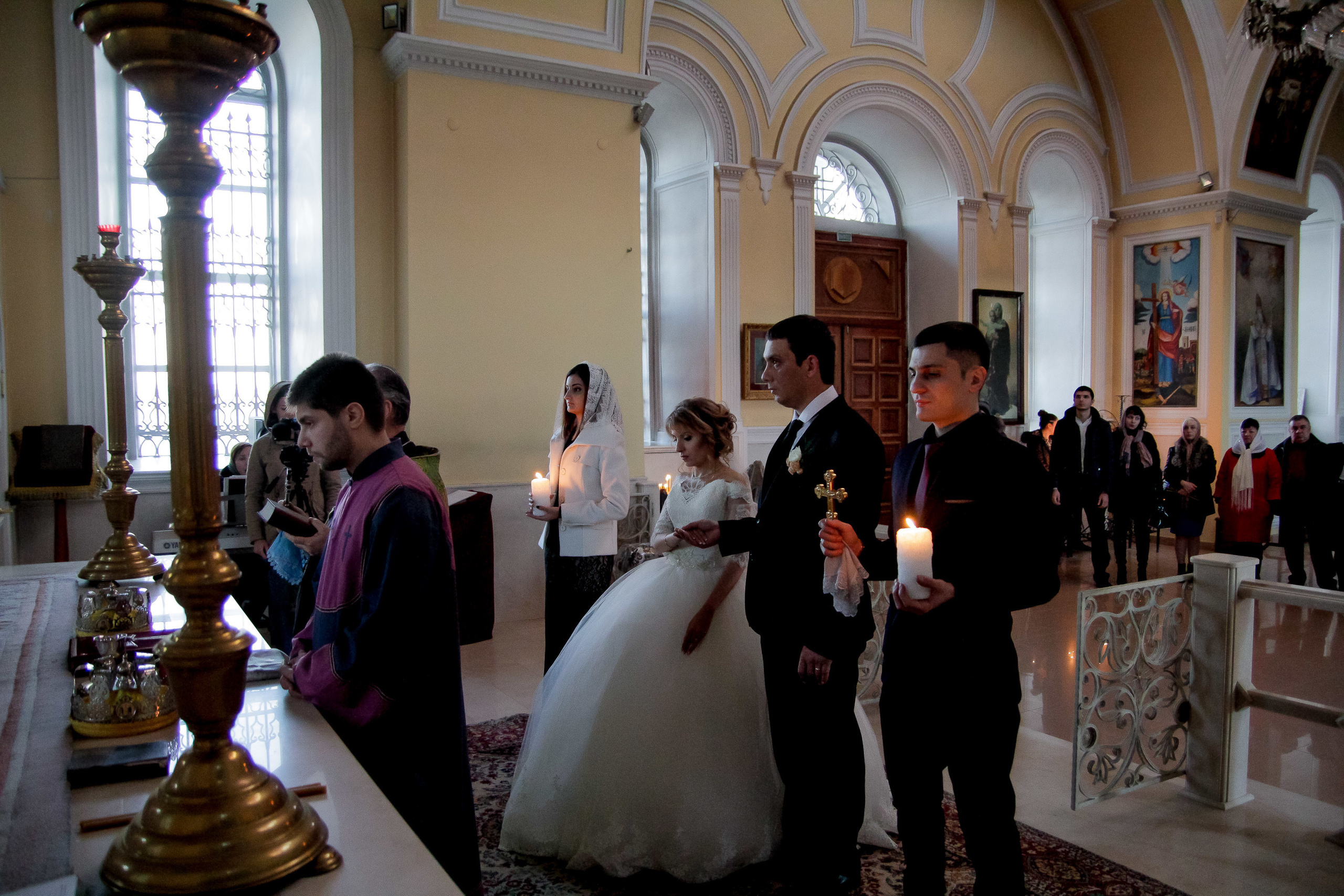 Фотограф церковных обрядов в Ростове-на-Дону. Профессиональная фото и. Максим Матвийченко и Виктория Басова профессионалы своего дела