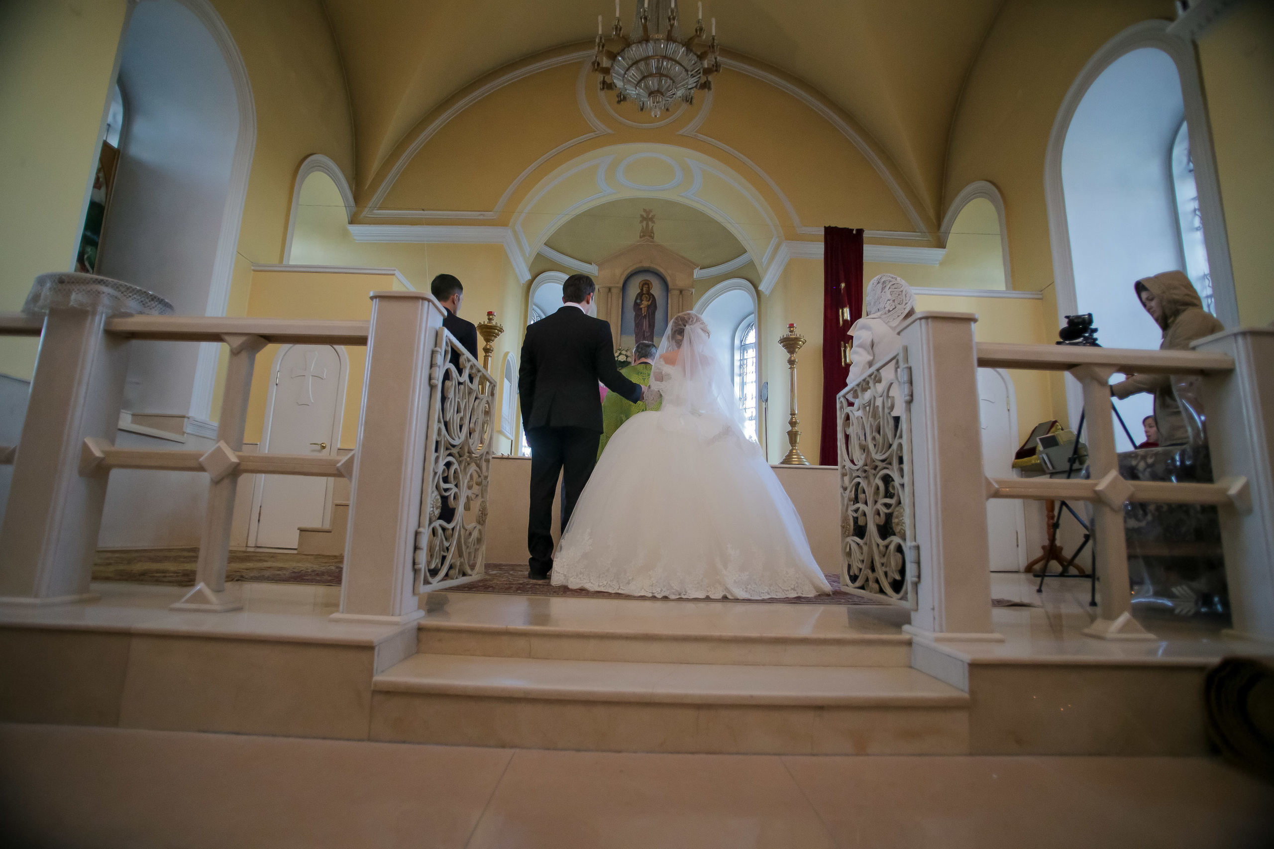 Фотограф церковных обрядов в Ростове-на-Дону. Профессиональная фото и. Максим Матвийченко и Виктория Басова профессионалы своего дела