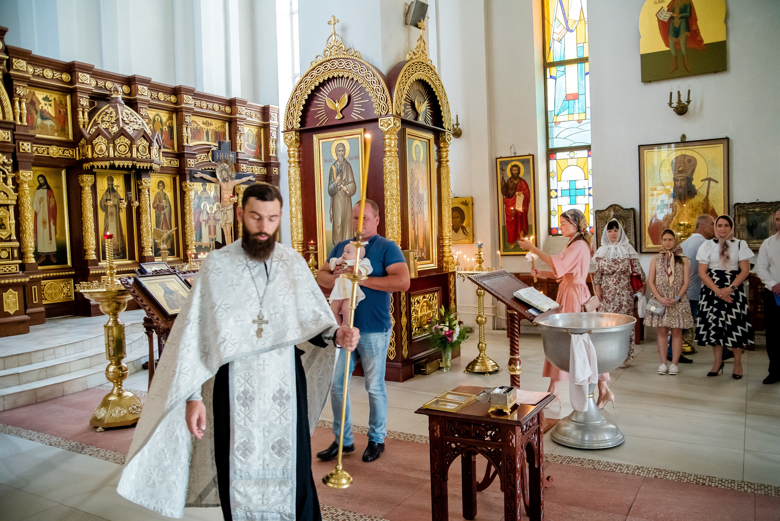 Фотограф церковных обрядов в Ростове-на-Дону. Профессиональная фото и. Максим Матвийченко и Виктория Басова профессионалы своего дела