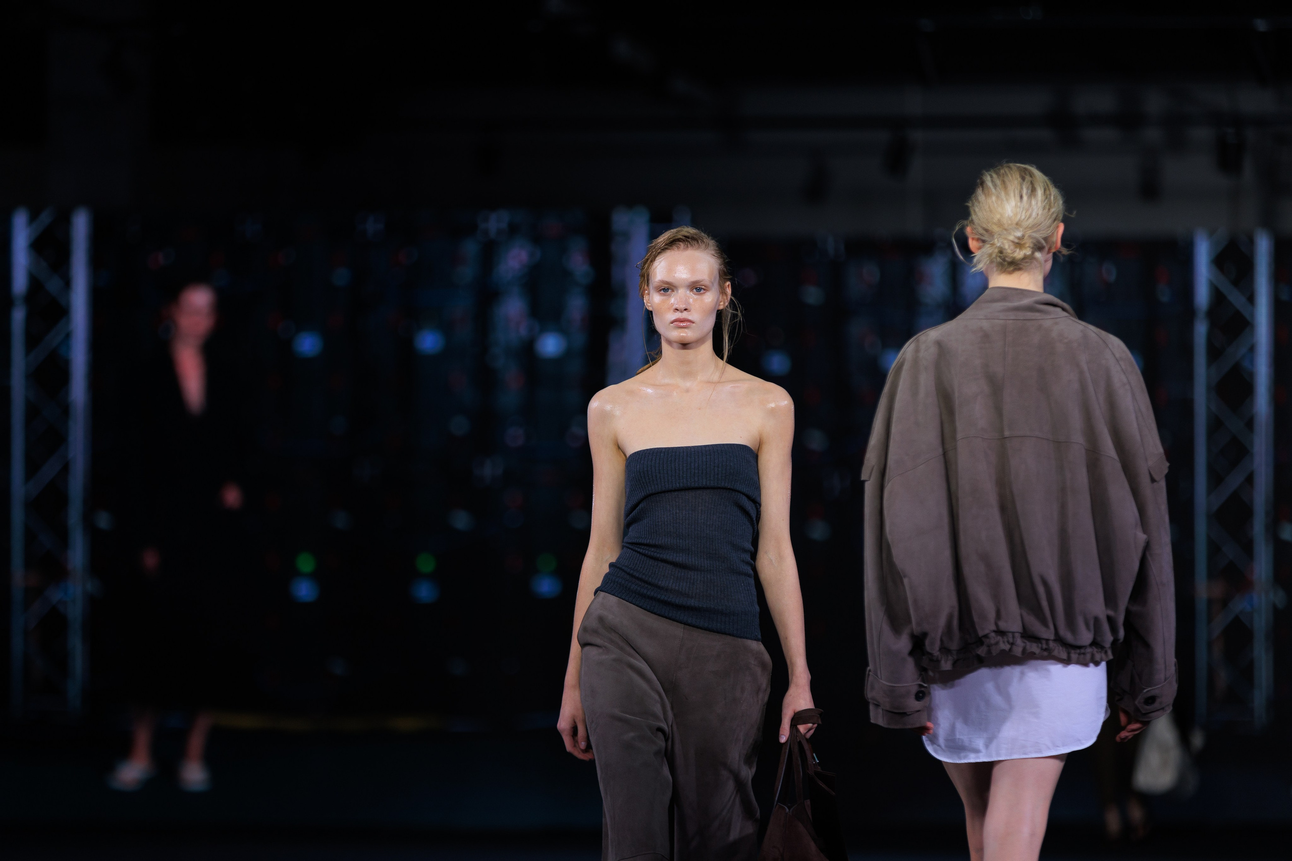 Фотограф для модного показа. Контент для бизнеса в Екатеринбурге Полдень Медиа