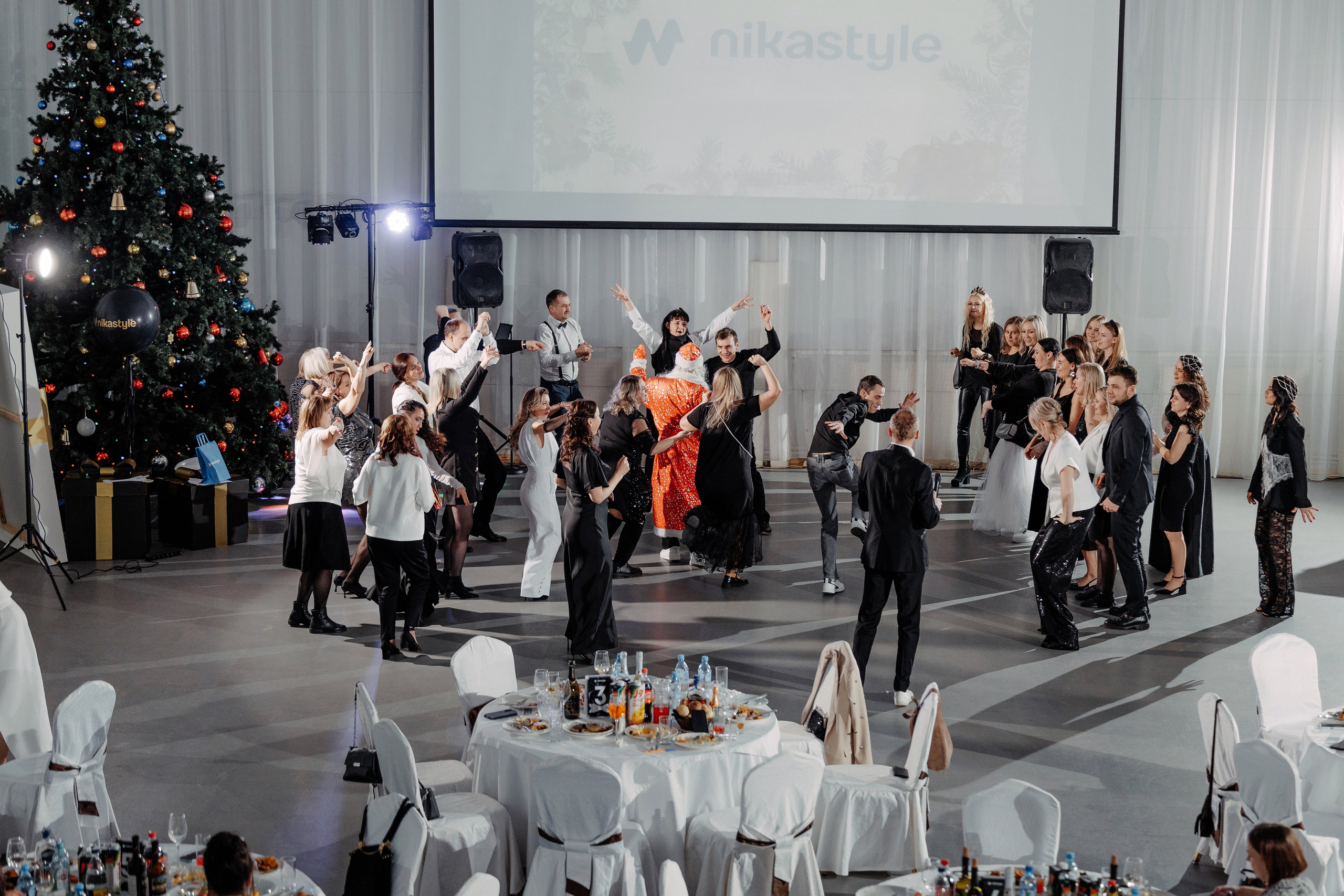 Анонс фото новогоднего корпоратива Nikastyle 2026 от фотографа во Владимире Евгений Топаз. Свадебный фотограф во Владимире Евгений Топаз