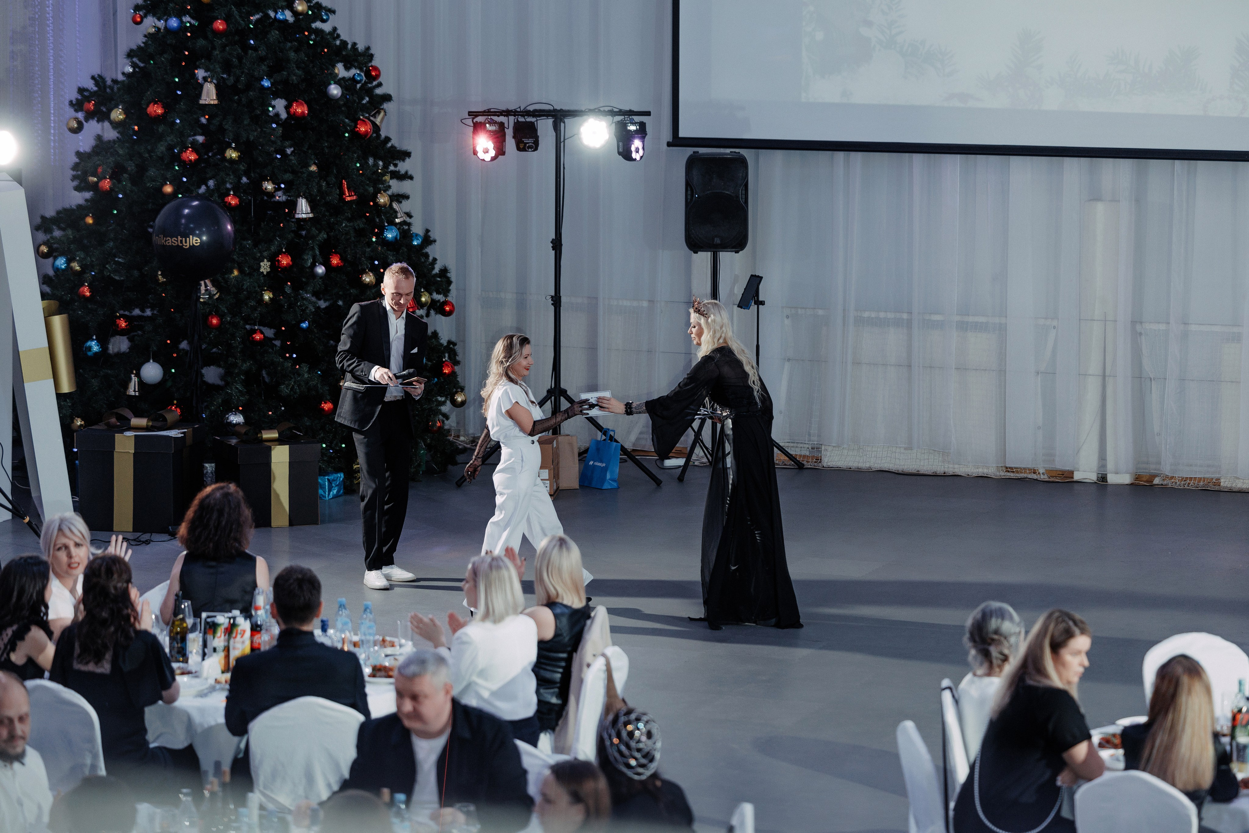 Анонс фото новогоднего корпоратива Nikastyle 2026 от фотографа во Владимире Евгений Топаз. Свадебный фотограф во Владимире Евгений Топаз