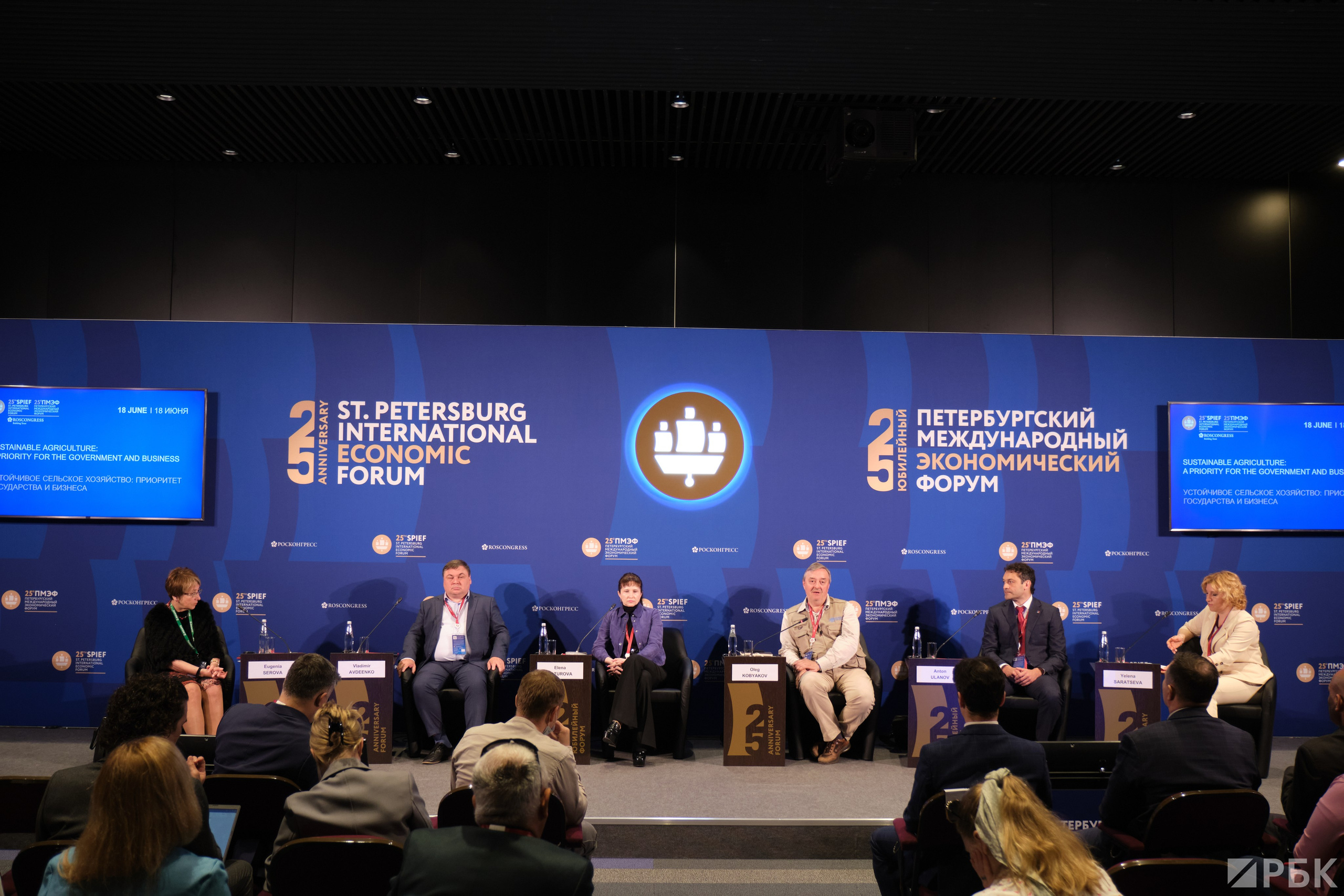 ПМЭФ 2022. Люди и атмосфера. Профессиональный фотограф в Москве Павел Жданов