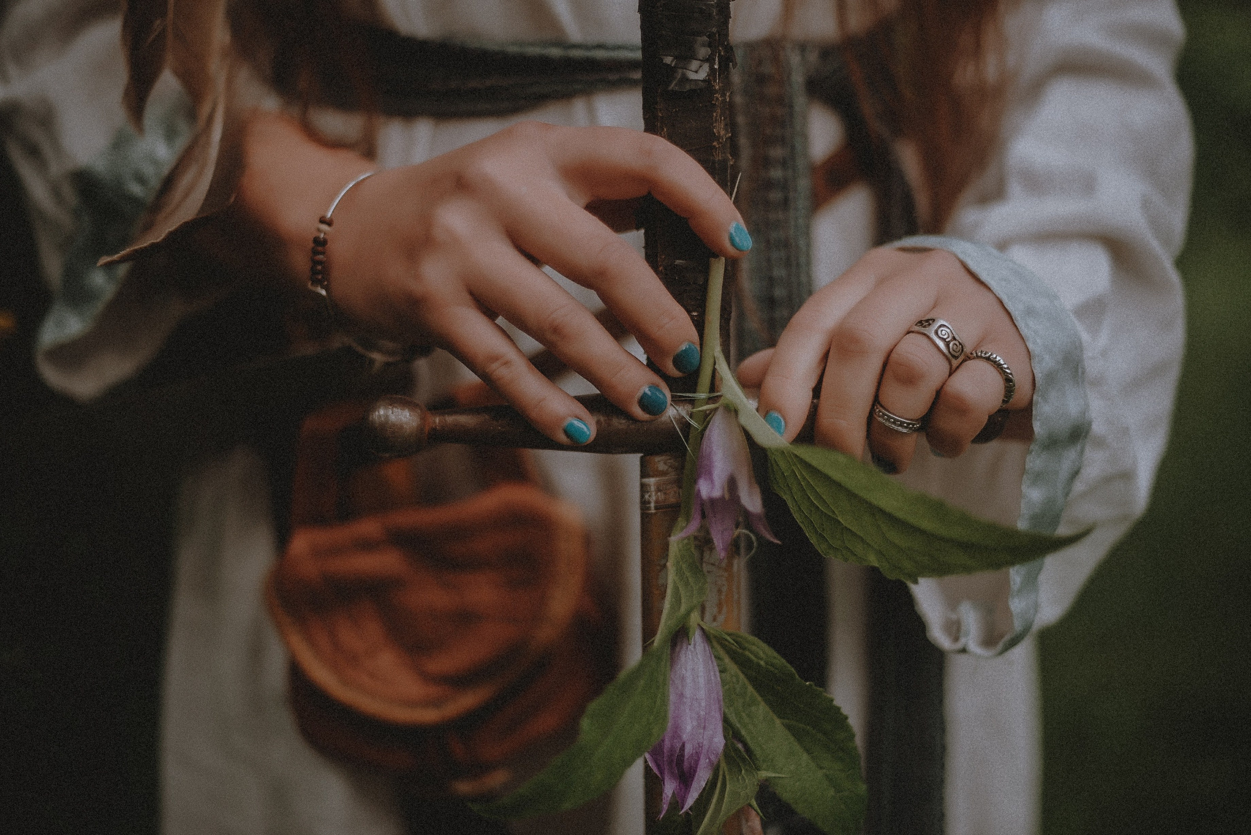 Славянская мифология. Богиня Девана, бог Сварог и волк Ратибор. Свадебный и семейный фотограф в Москве Сажина Кристина КиМ. Свадебный оператор в Москве Сажин Максим