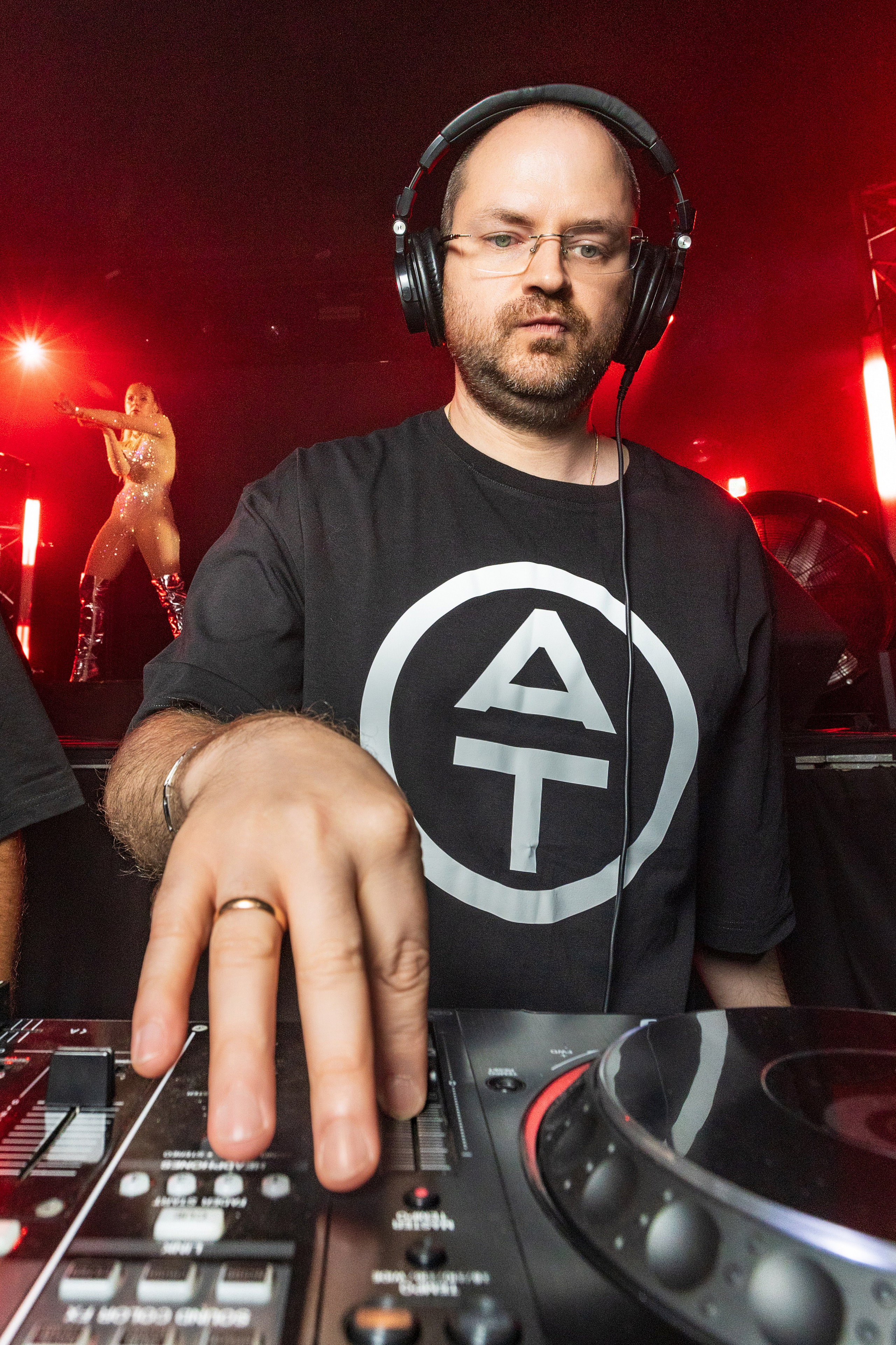 System Reality: Glow! в клубе Фабрика, Екатеринбург. Репортажный фотограф Екатеринбург | Яркий, качественный репортаж | Концерты, клубы, репортаж, праздники, корпоративы