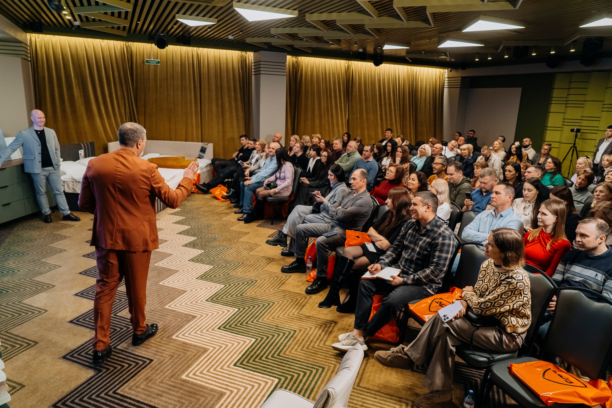 Ежегодный Дилерский семинар от учредителей компании! Больше: https://sinonim.org/improve#res. Профессиональный портретный фотограф в Москве Владимир Глаголев