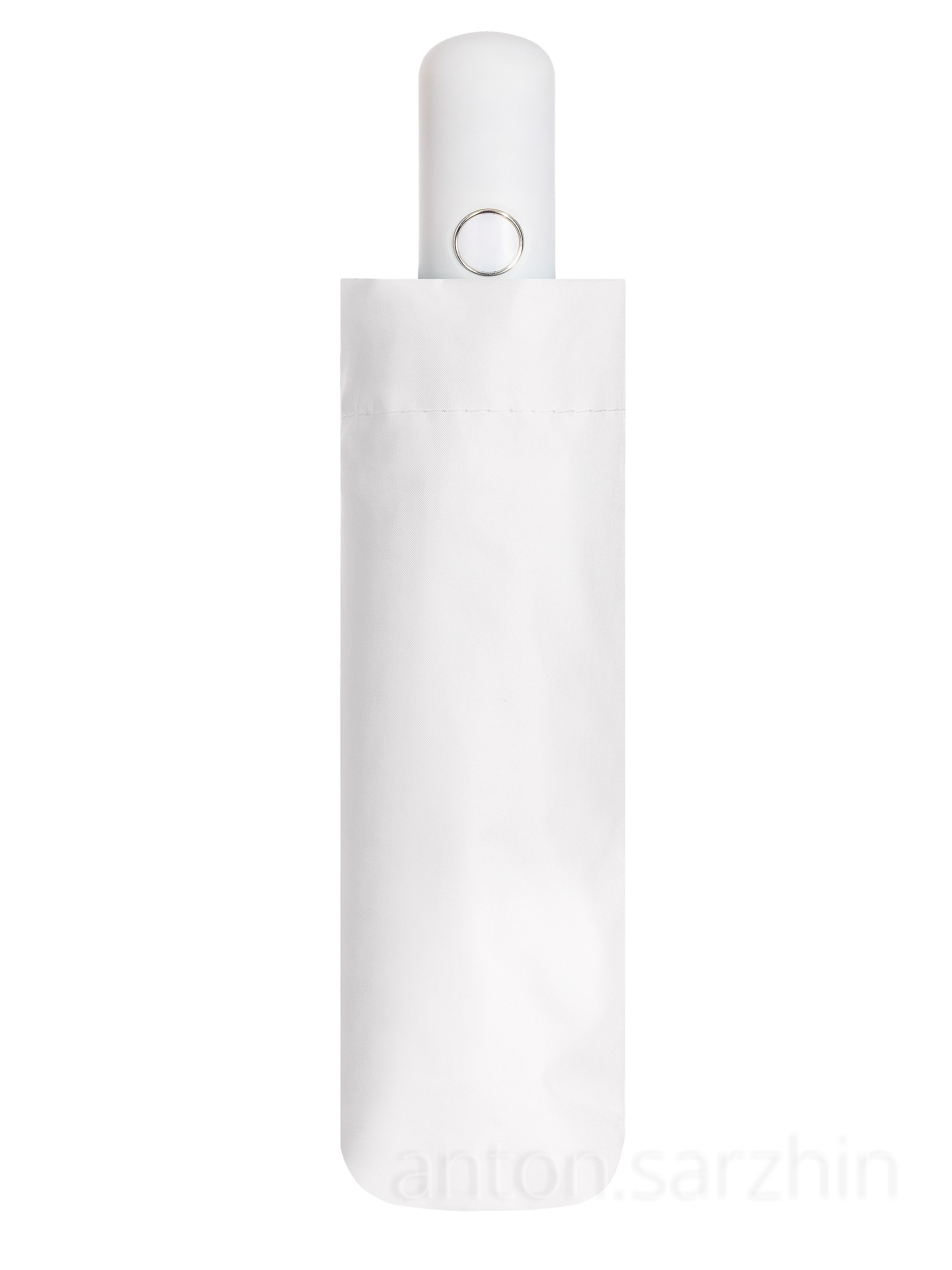 Предметная съемка зонта на белом фоне