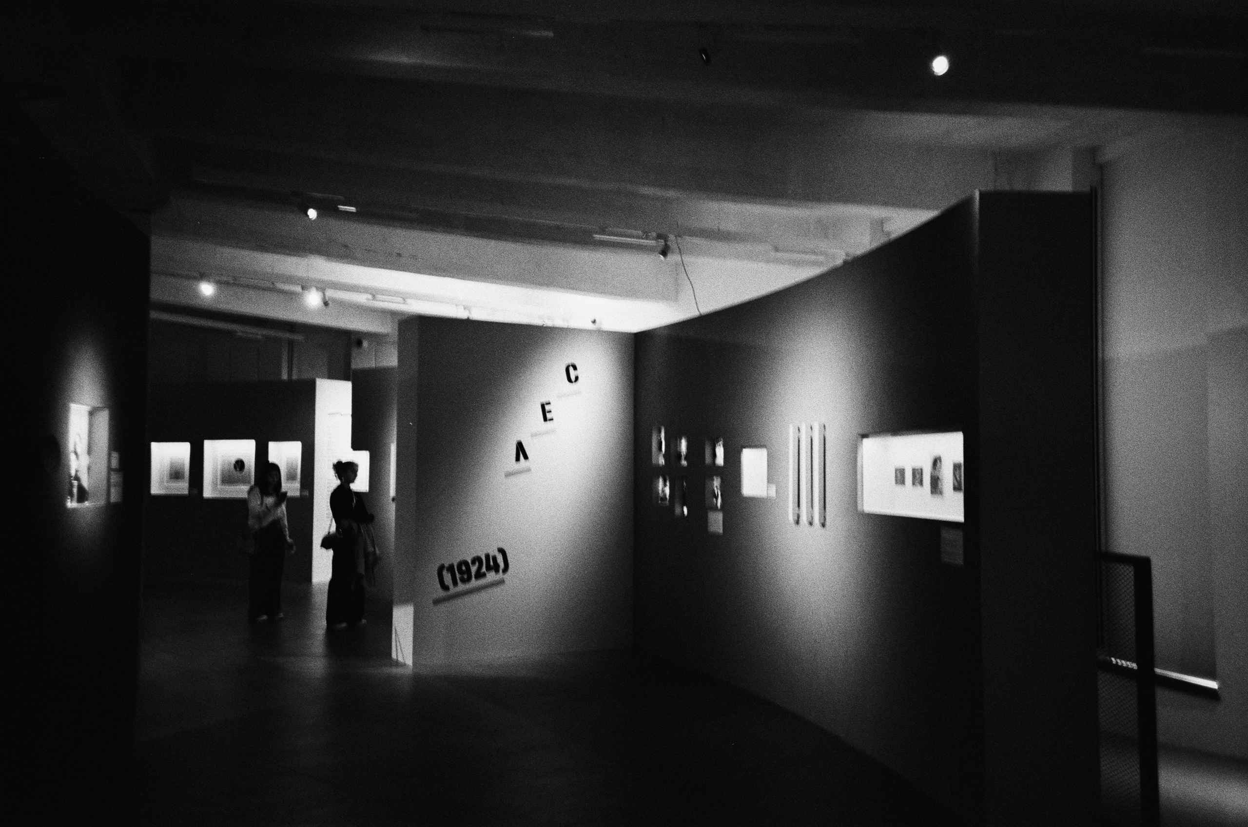 Центр Зотов / выставка От утопии к театру (Мейерхольд) / Cosina CX-1