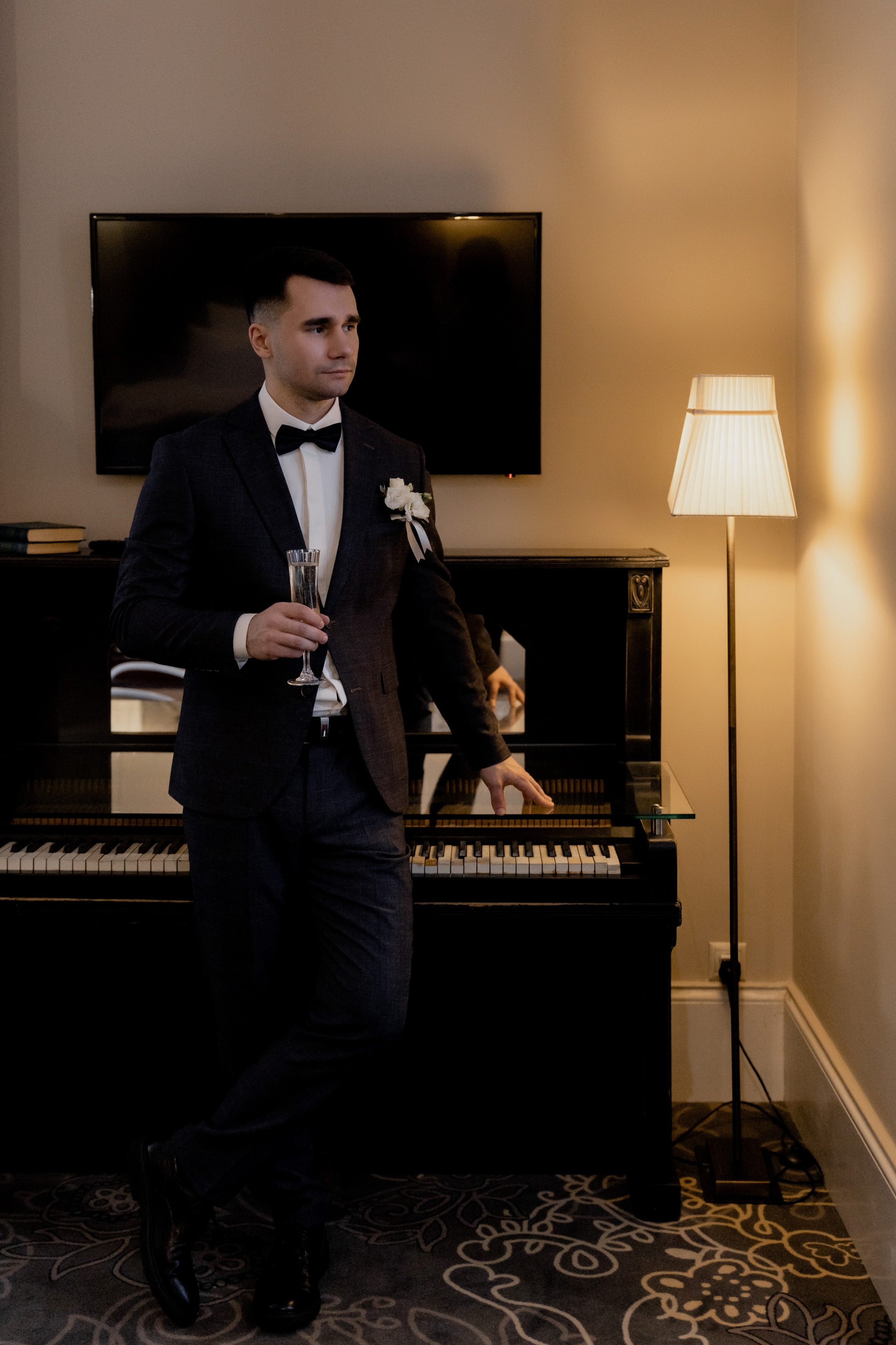 Свадебная фотосессия в отеле Чайковский г. Калининград. Свадебный фотограф Калининград