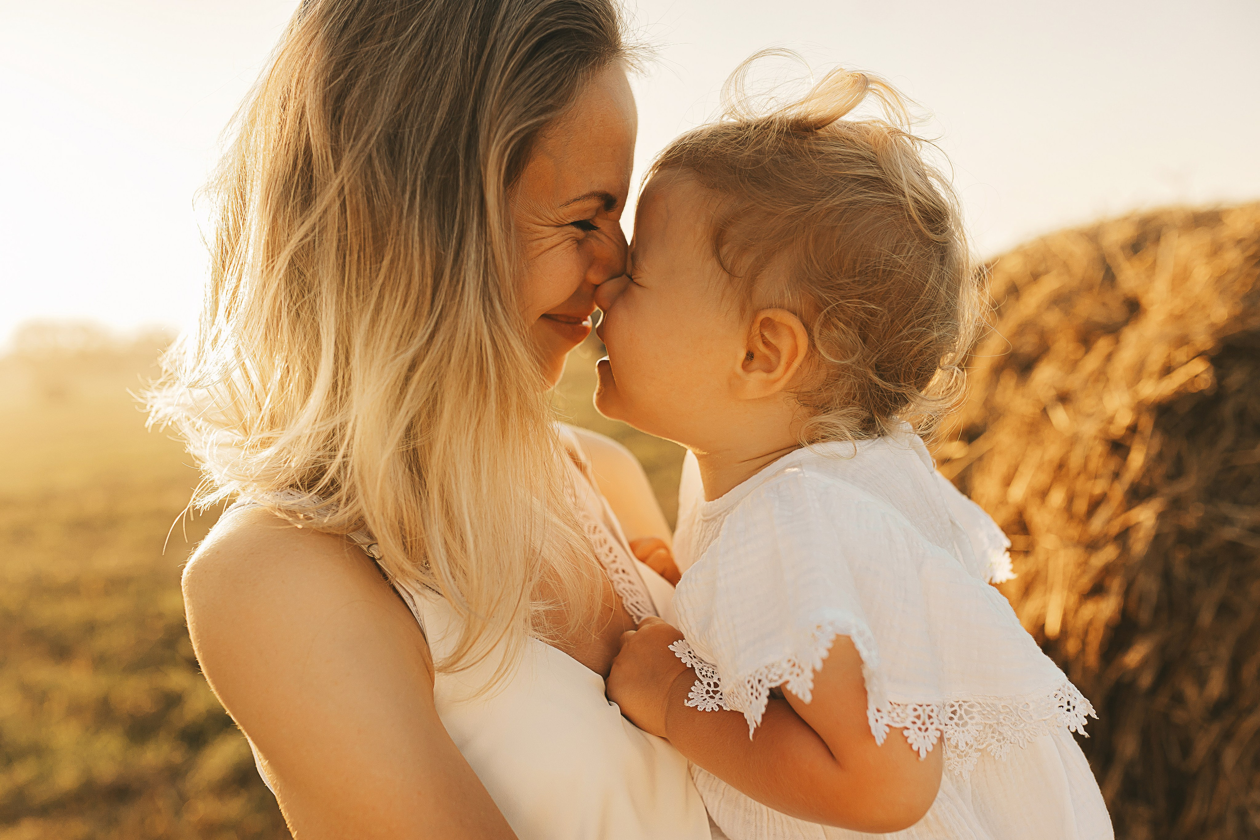 Фотосессия в поле со стогами. Семейный и женский фотограф в Москве Надежда Воробьева