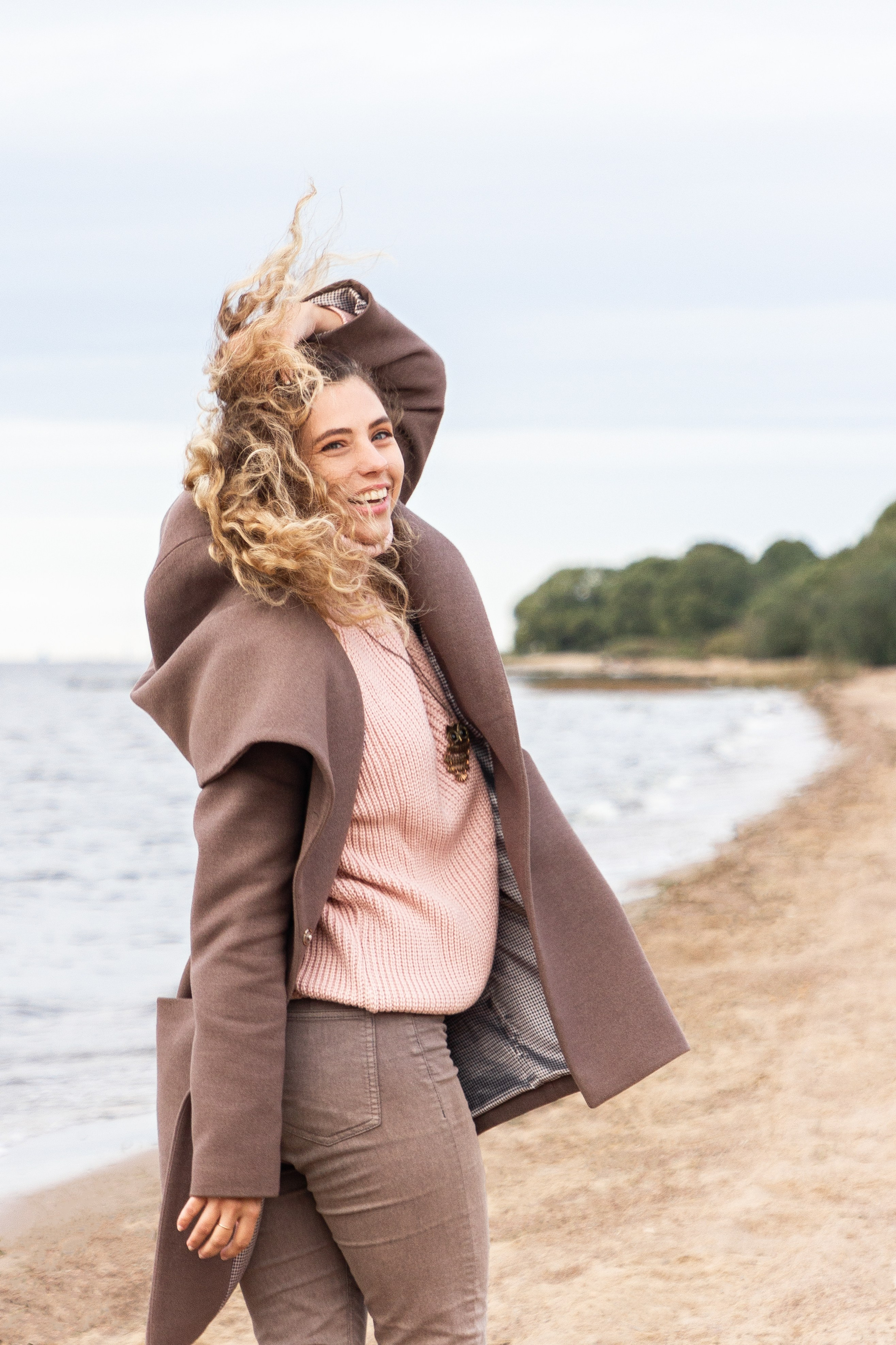 Портретная съёмка у залива. Портретный и семейный фотограф в Санкт-Петербурге Ульяна Жукова