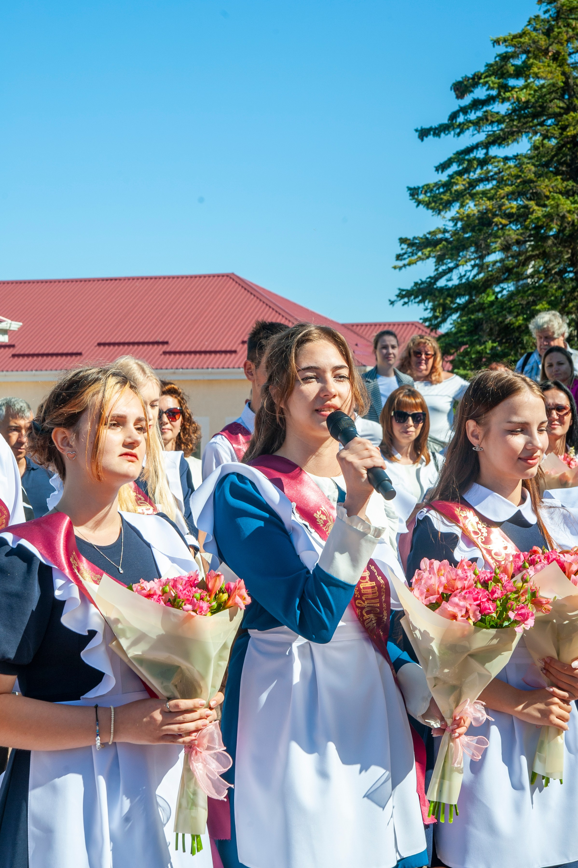 Последний Звонок МАОУ СОШ № 17 им. Эдуарда Есаяна — Архипо-Осиповка. Свадебный и семейный фотограф Денис Лукьянов в Краснодаре, Краснодарском крае и Республике Крым